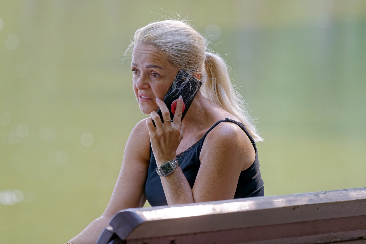 Mujer hablando por teléfono | Foto: Pixabay