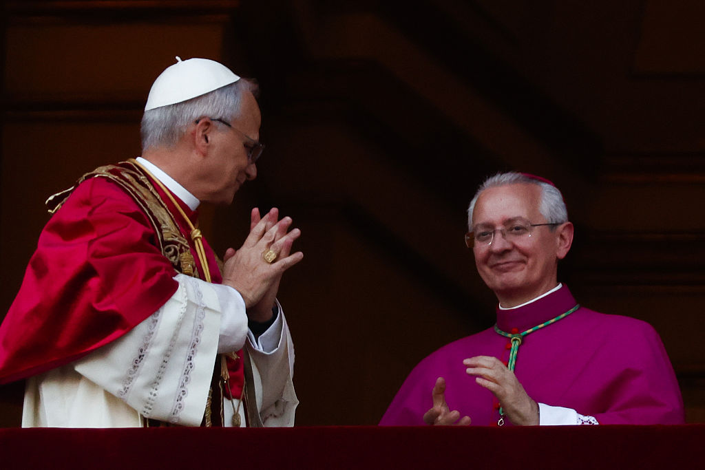 El cardenal Robert Prevost, recién elegido papa León XIV, en el balcón de la Basílica de San Pedro, en la Plaza de San Pedro del Vaticano, el 8 de mayo de 2025.