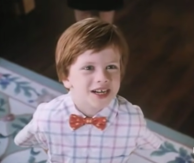 La estrella infantil representando su papel en "Problem Child", de un vídeo del 10 de enero de 2012 | Fuente: YouTube/@RottenTomatoesCLASSICTRAILERS