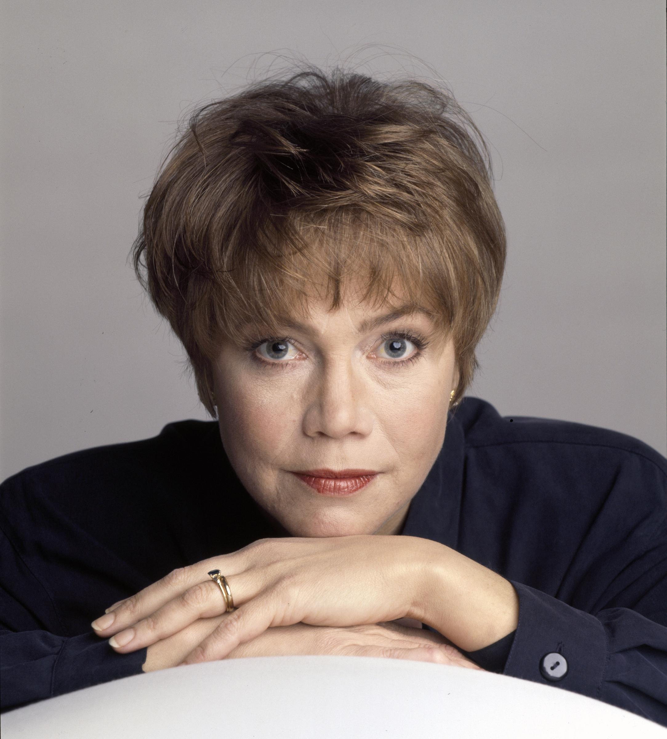 Kathleen Turner en el plató de "Friends At Last", 1995 | Fuente: Getty Images