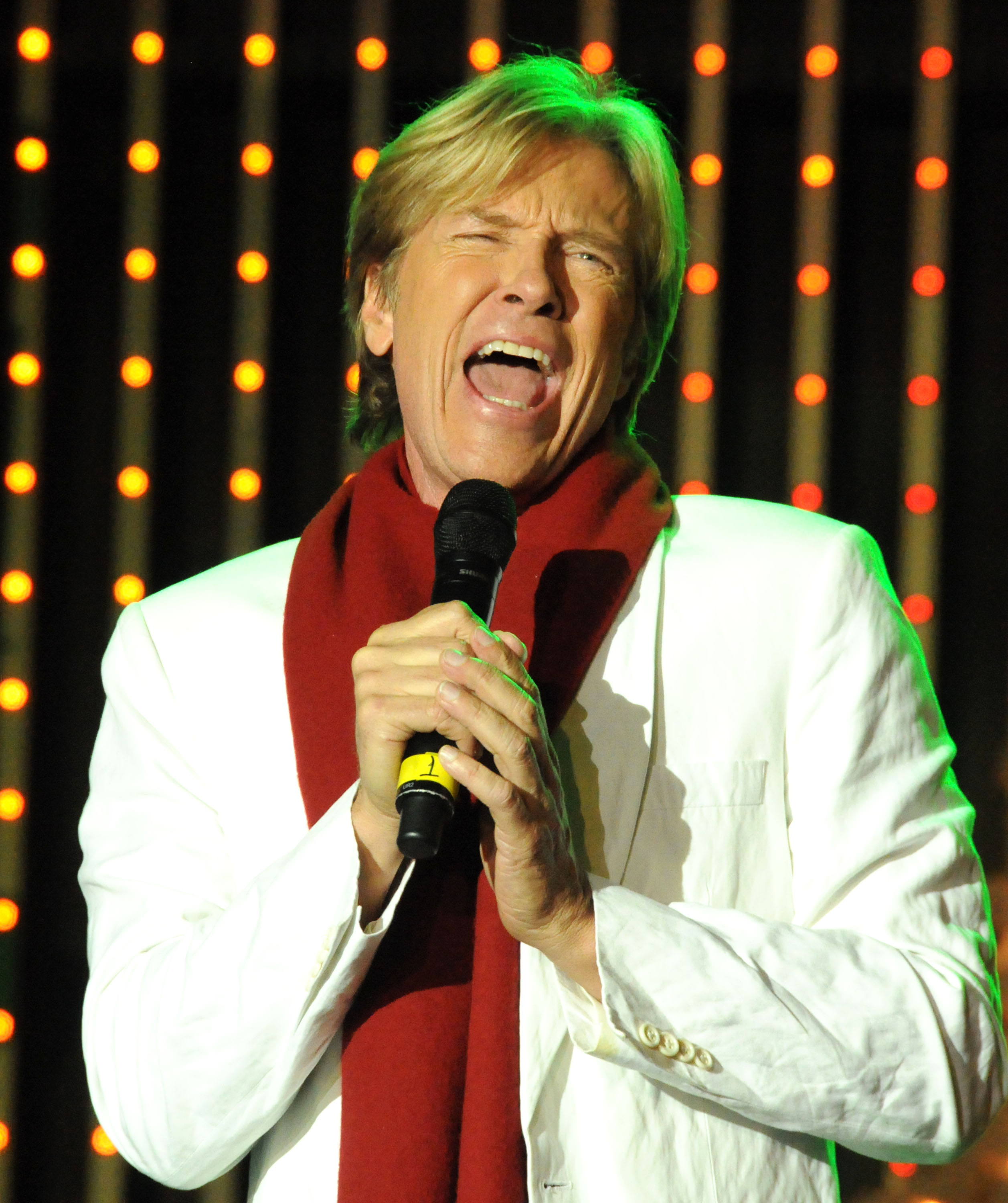 La cantante asiste a la Ceremonia de Encendido del Árbol de Navidad y al concierto del U.S. Marine Corps Host CityWalk el 22 de noviembre de 2011, en Universal City, California | Fuente: Getty Images