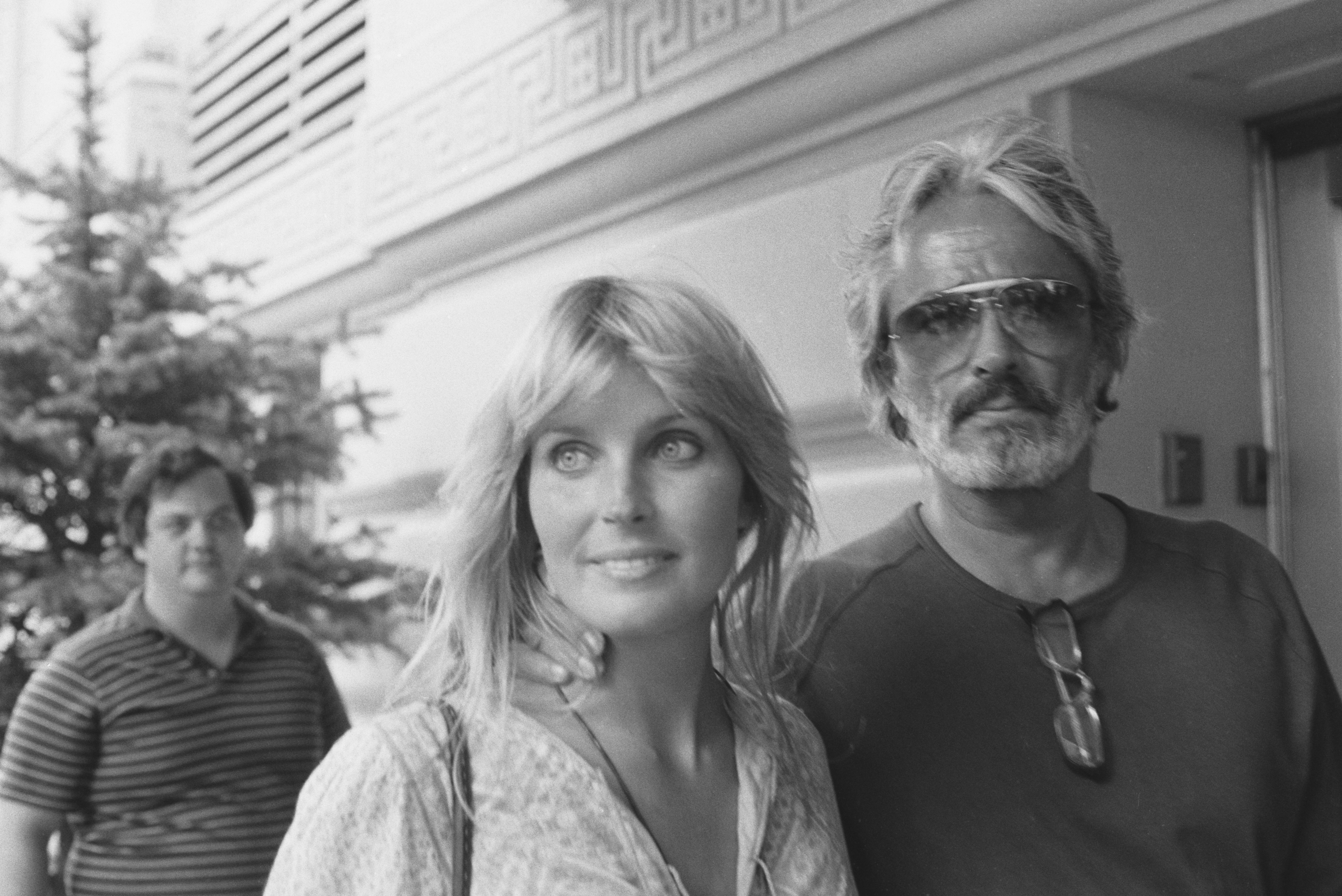 Bo y John Derek en una foto en blanco y negro hacia 1981 | Fuente: Getty Images