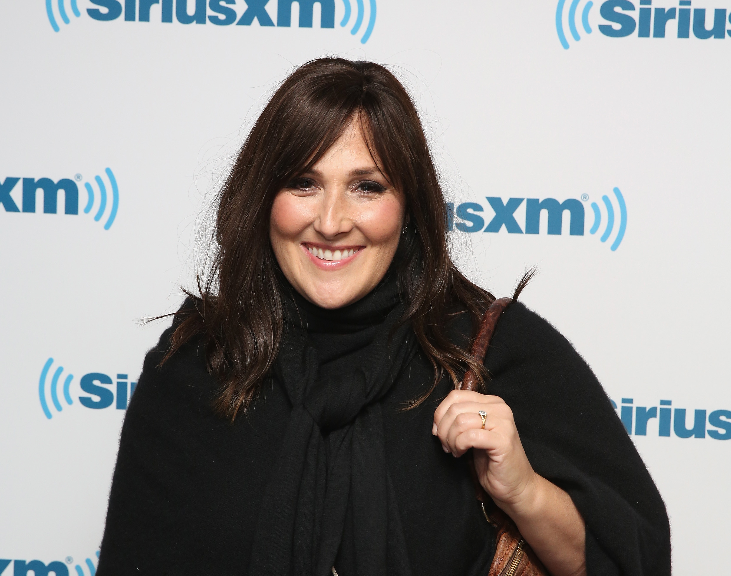 Ricki Lake de visita en los Estudios SiriusXM de Nueva York, el 1 de diciembre de 2015. | Fuente: Getty Images