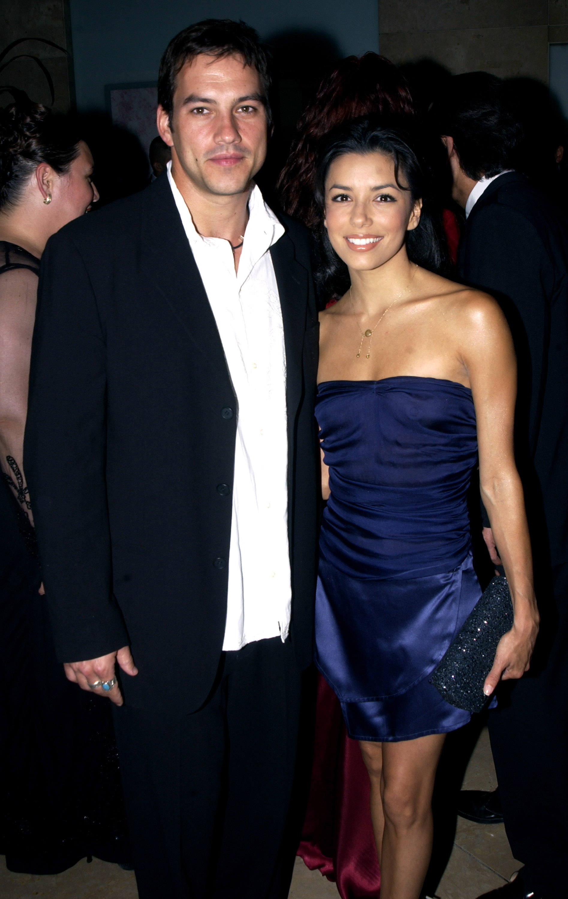 Tyler Christopher y Eva Longoria en la 33 edición de los Premios Nosotros Águila de Oro el 26 de julio de 2003 | Foto: Getty Images