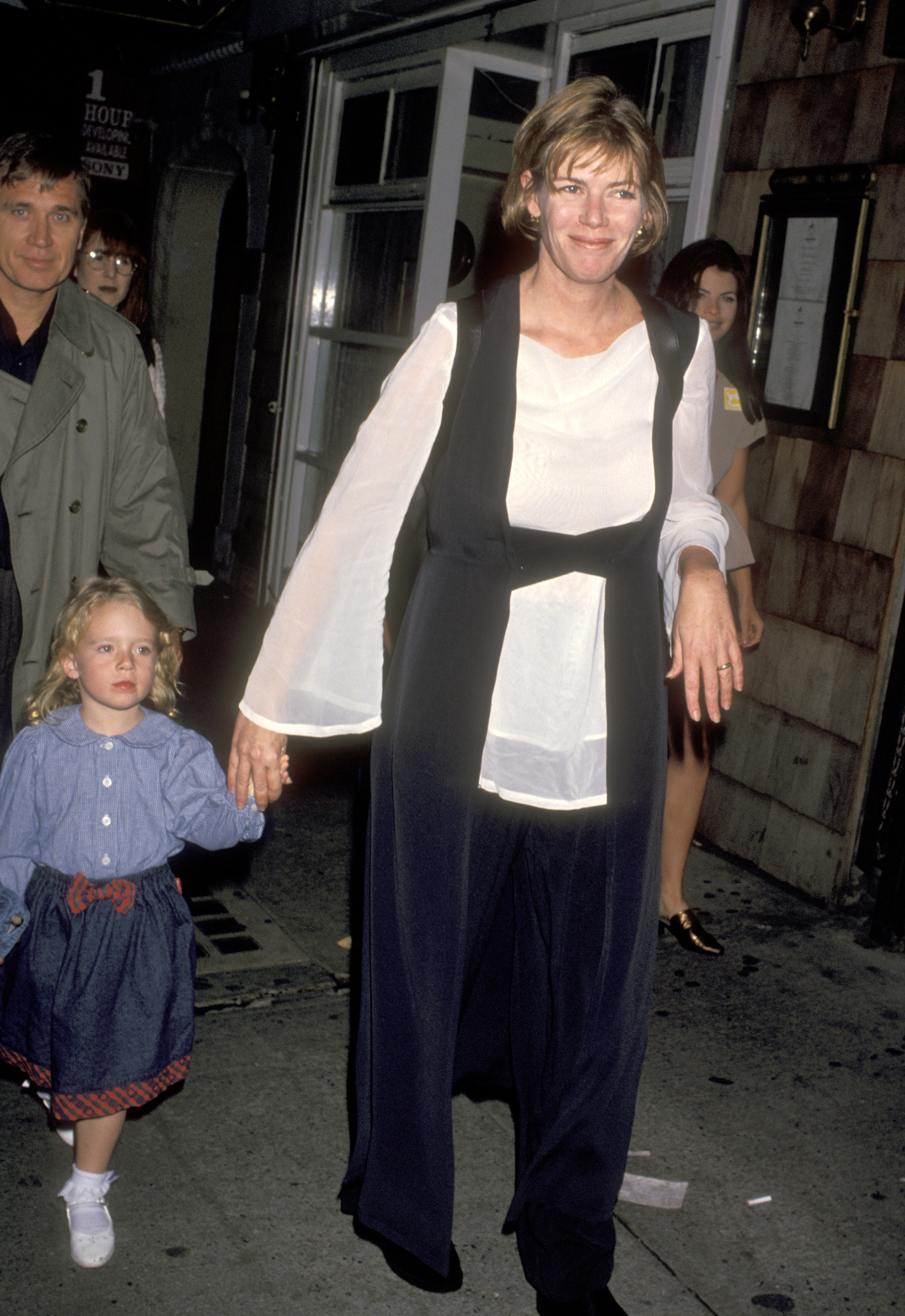 Kelsey Tillman y la actriz asisten al estreno en Nueva York de "Getting Even with Dad", 1994 | Fuente: Getty Images