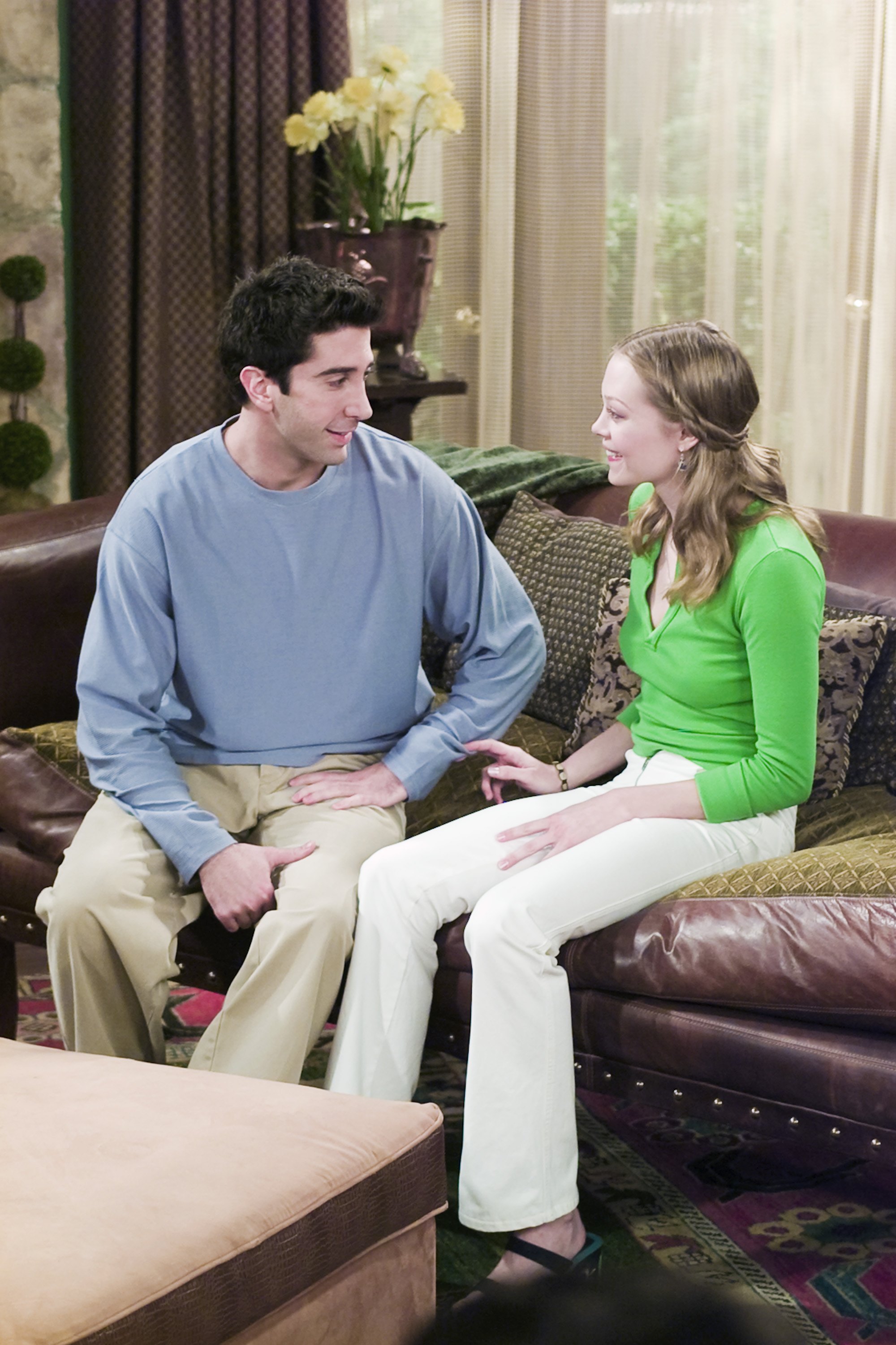 David Schwimmer como Ross Geller y Alexandra Holden como Elizabeth Stevens en el episodio 22 de "Friends" titulado "The One Where Paul's The Man" que salió al aire el 5 de abril de 2000 | Fuente: Getty Images