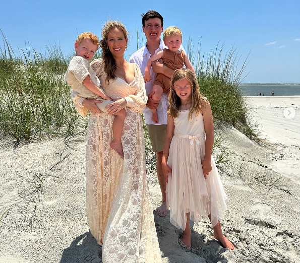 Haley Hodge y su familia el 9 de junio de 2024 | Fuente: Instagram/hodgehouse1