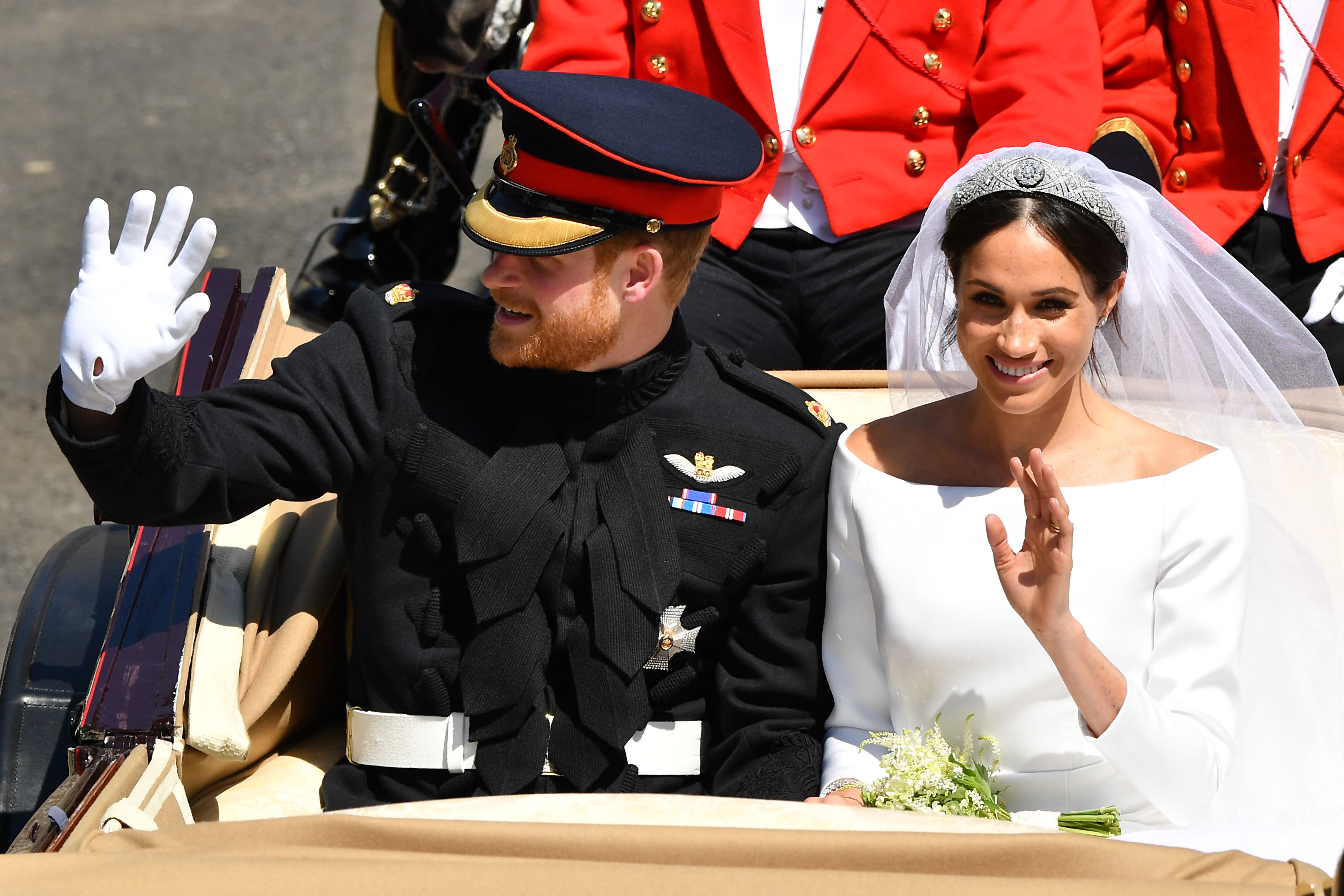 El príncipe Harry, duque de Sussex, y Meghan, duquesa de Sussex, tras casarse en la capilla de St. Georges el 19 de mayo de 2018, en Windsor, Inglaterra. | Fuente: Getty Images
