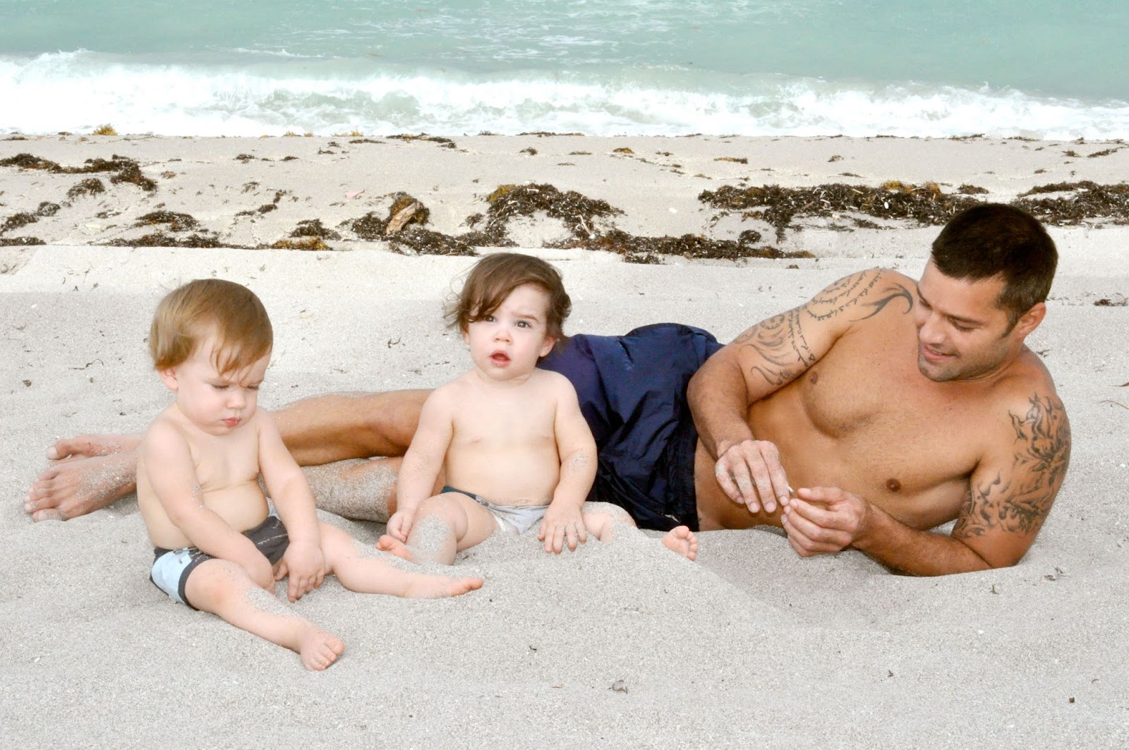 Ricky, Matteo y Valentin en la playa de Miami el 18 de agosto de 2009 | Fuente: Getty Images