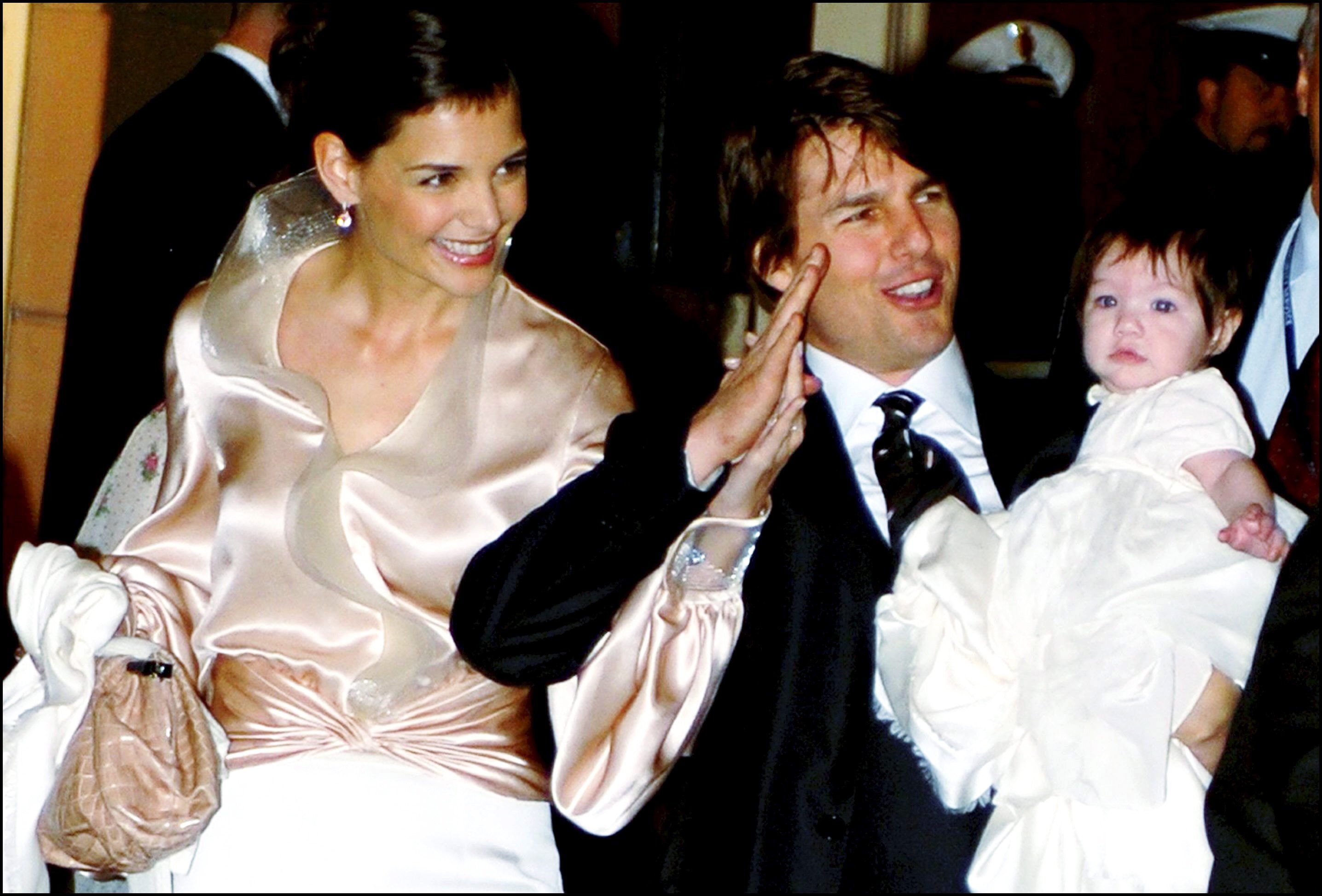 Tom Cruise y Katie Holmes con su hija Suri Cruise el 16 de noviembre de 2006 en Roma. | Foto: Getty Images
