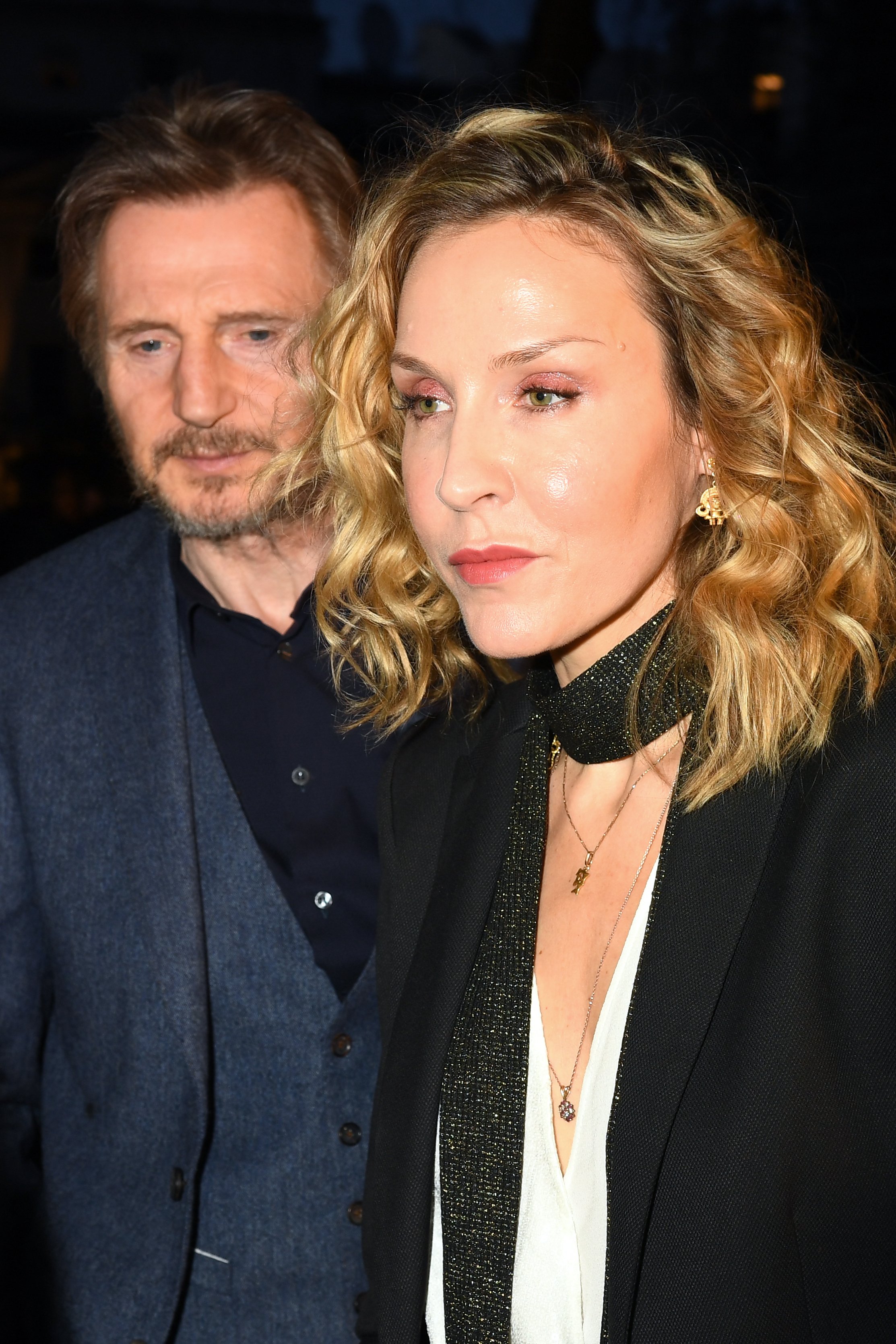 Liam Neeson y Freya St Johnston en The Curzon Mayfair, el 12 de marzo de 2019 en Londres, Inglaterra. | Foto: Getty Images
