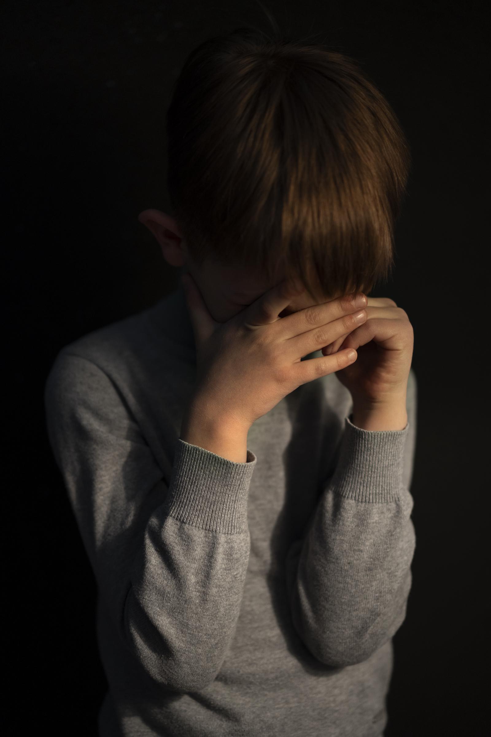 Un niño triste | Fuente: Pexels