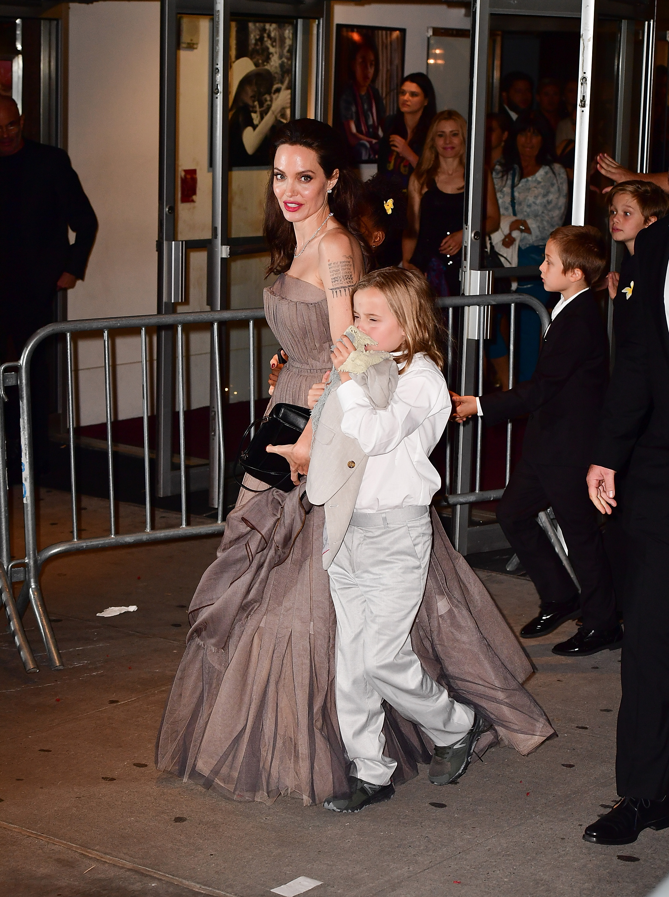 Angelina Jolie y Vivienne Jolie-Pitt. Estreno en Nueva York de 'First They Killed My Father' en el DGA Theater el 14 de septiembre de 2017 en Nueva York | Foto: Getty Images