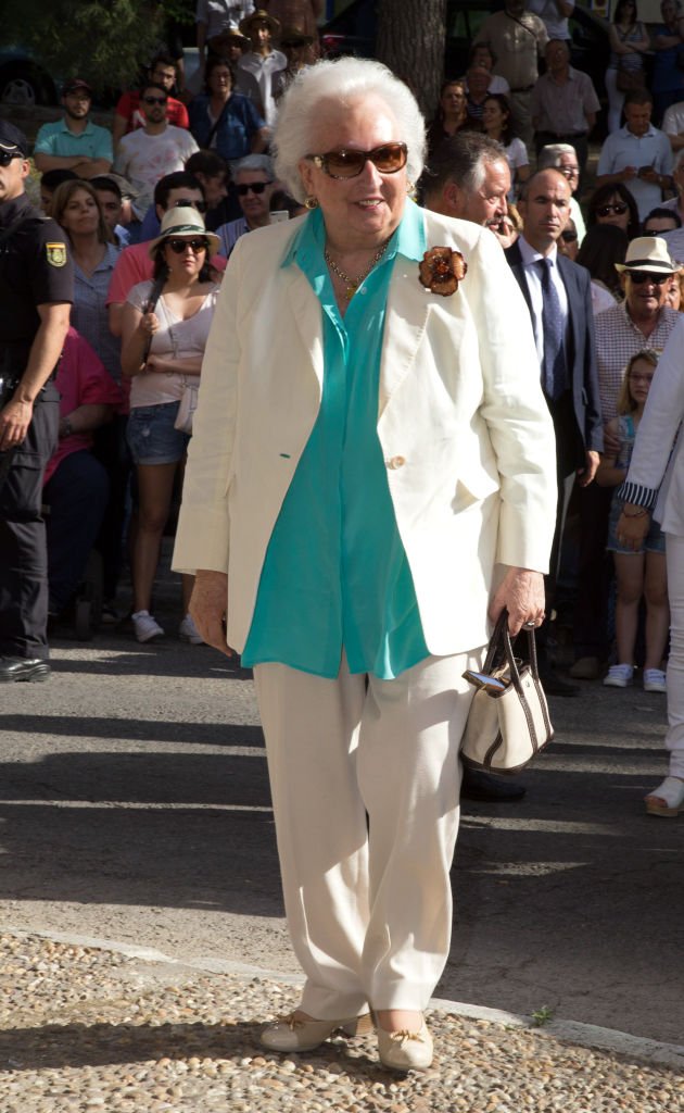 Doña Pilar es vista asistiendo a corridas de toros en la plaza de toros de Aranjuez el 02 de junio de 2019 en Aranjuez, España. | Foto: Getty Images