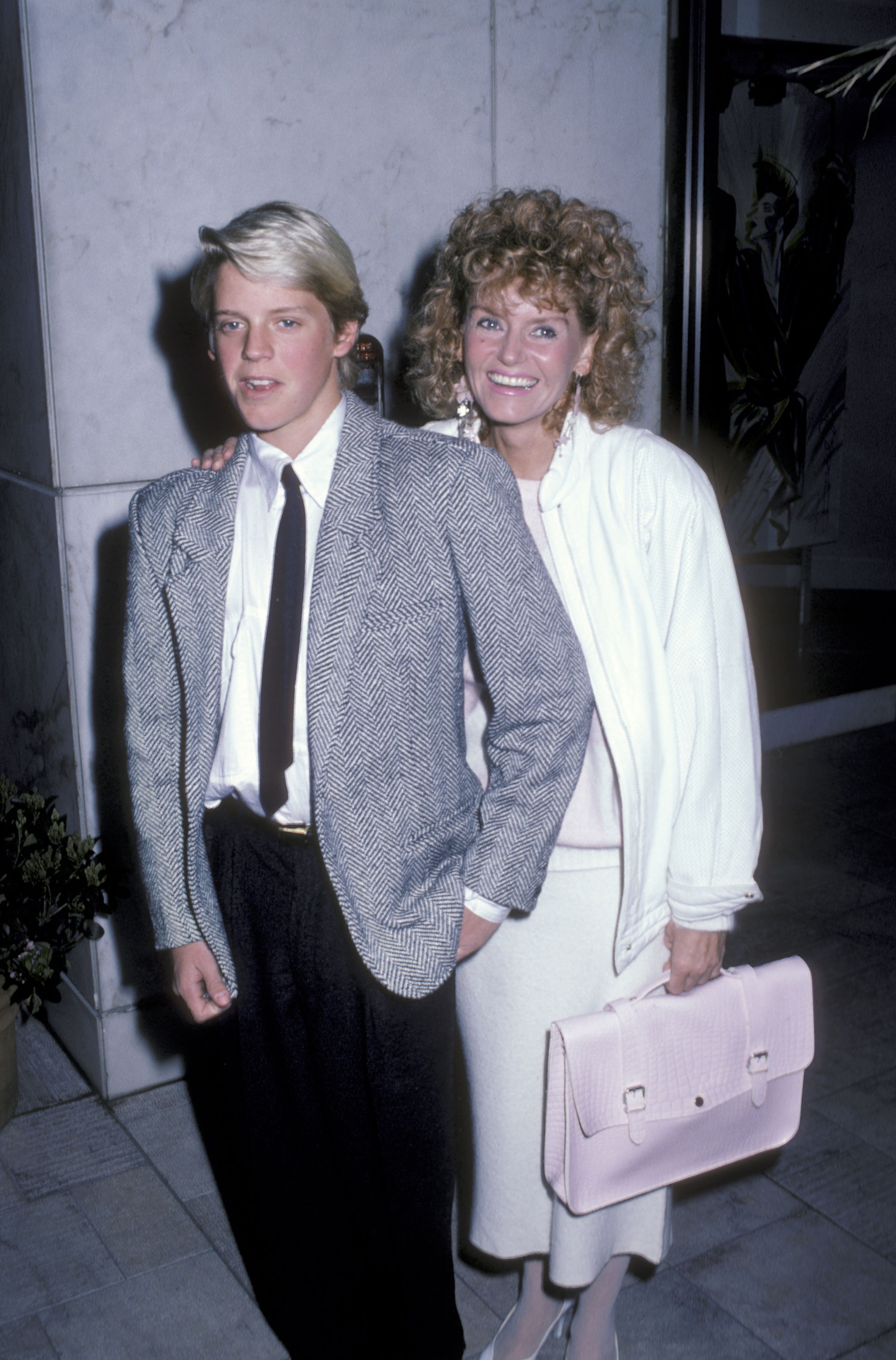 Chance Boyer y Sharon Farrell vistos en el Pips Club de Beverly Hills, 1986 | Foto: Getty Images
