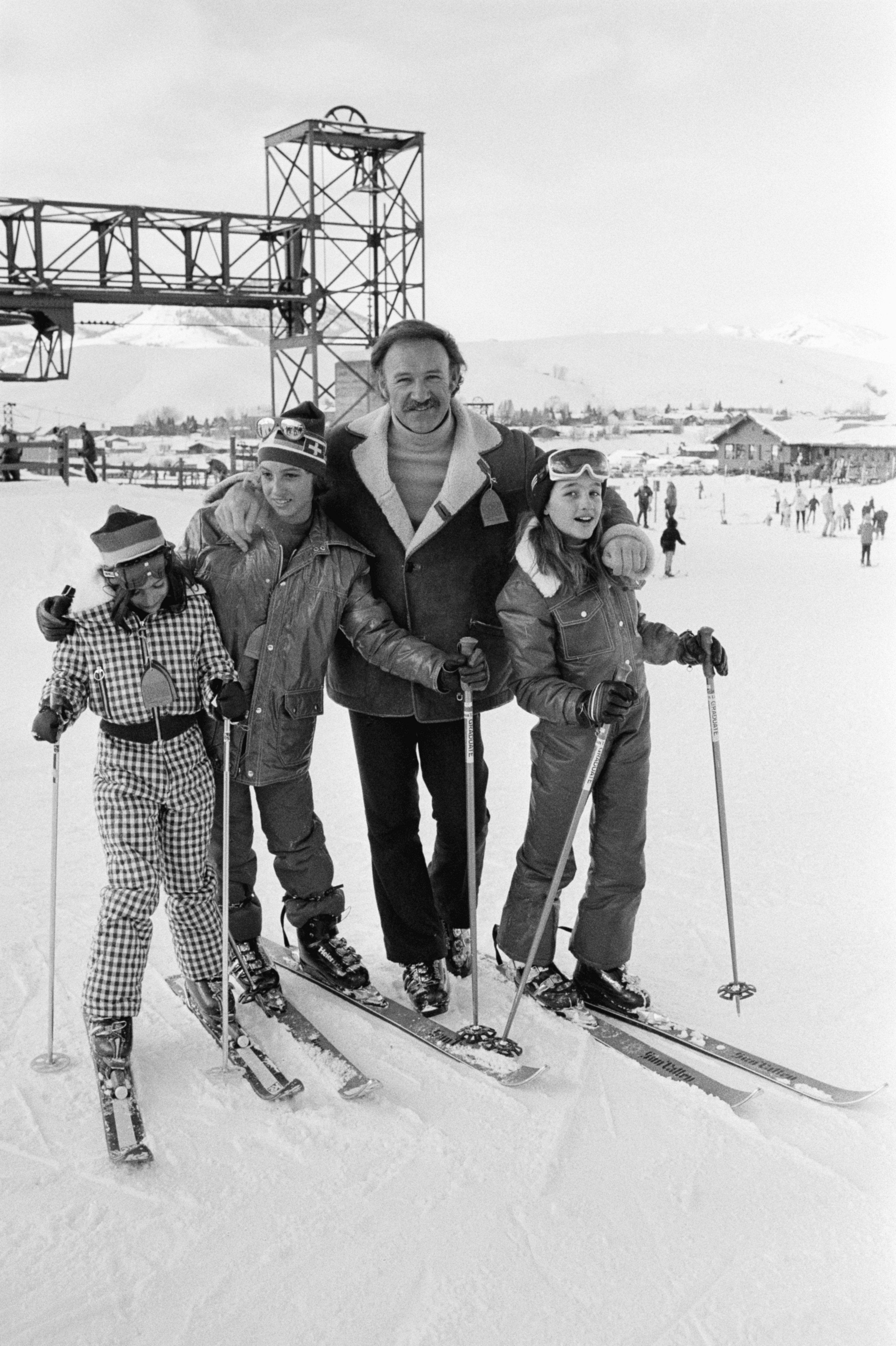 Gene Hackman y sus hijos Leslie Anne, Christopher Allen y Elizabeth Jean en Sun Valley. | Foto: Getty Images
