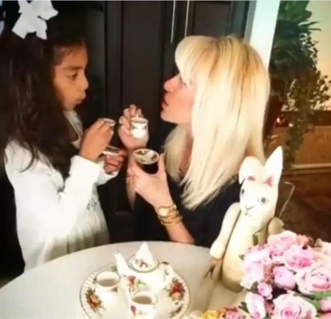 Camila y Yuri. | Foto: Instagram.com/oficialyuri