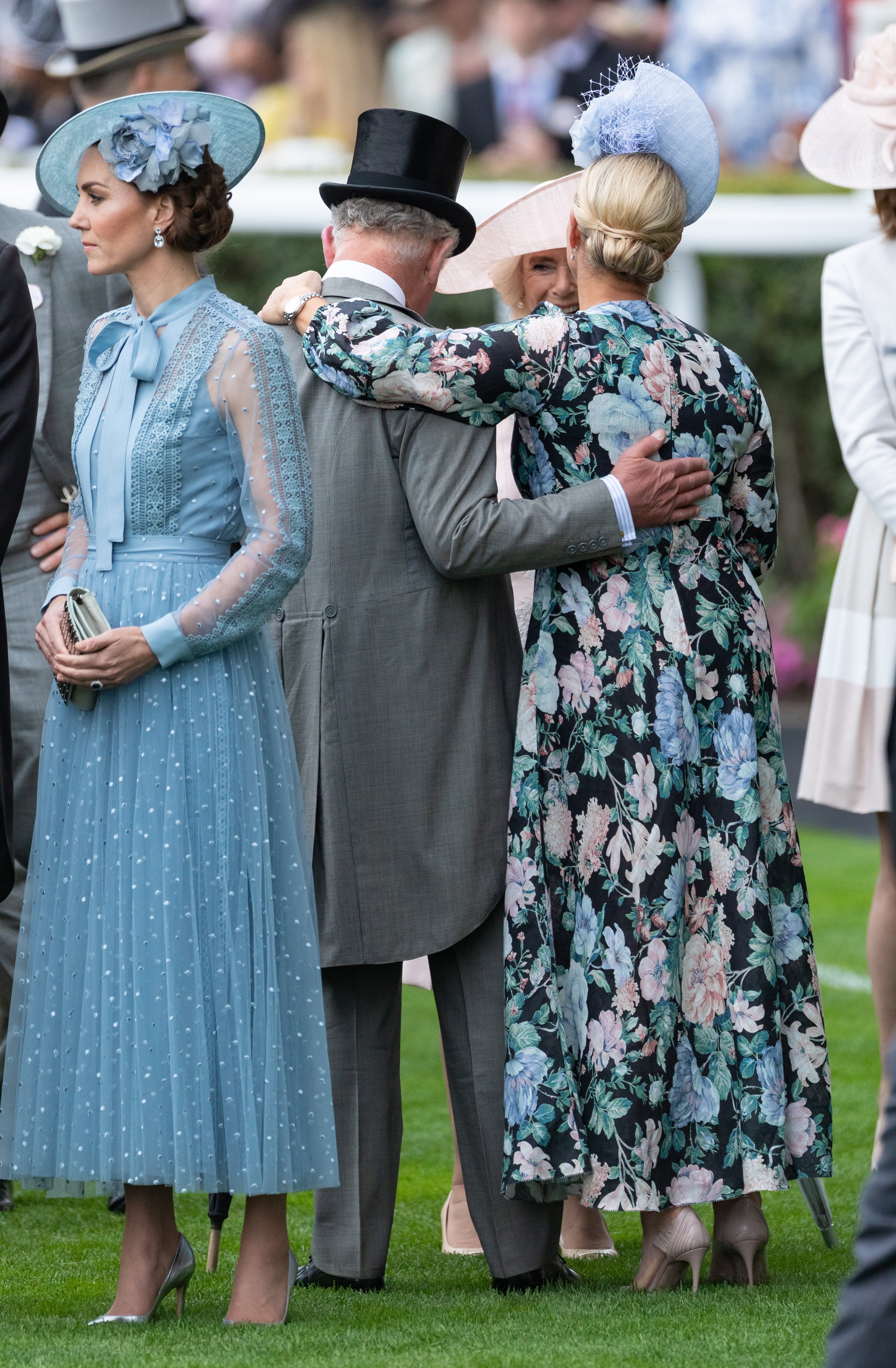 El príncipe Charles y Zara Tindall en el hipódromo de Ascot. | Fuente: Getty Images