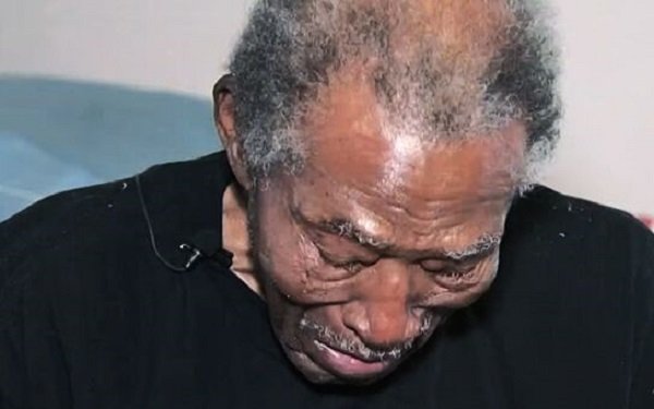 Anciano pasaba frío por pena de pedir ayuda-Imagen tomada de YouTube-Kvue ABC