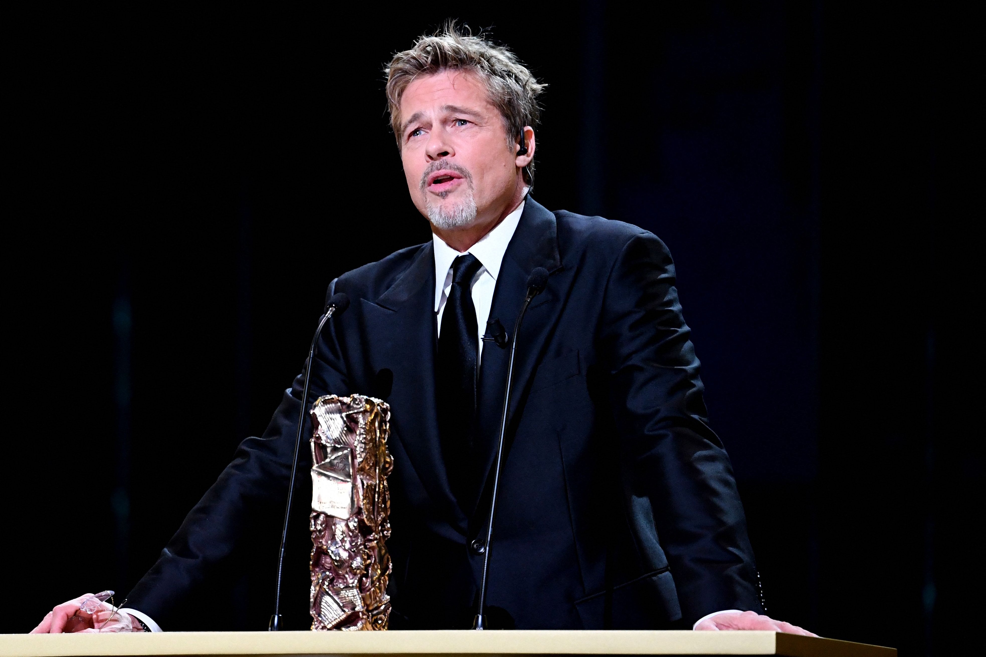 Brad Pitt habla en la 48ª edición de la ceremonia de entrega de los Premios César del Cine en París, Francia, el 24 de febrero de 2023 | Fuente: Getty Images