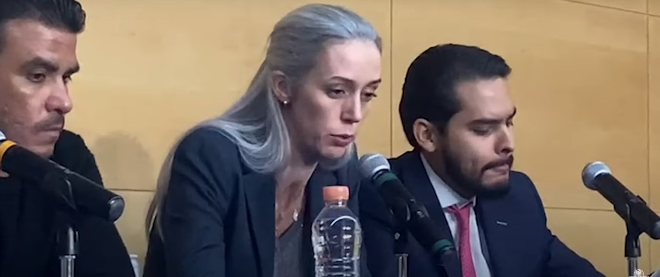 Maureen Papon, madre de la víctima, habla en conferencia de prensa de la familia de Valentina Gilabert. | Foto: YouTube/El Universal