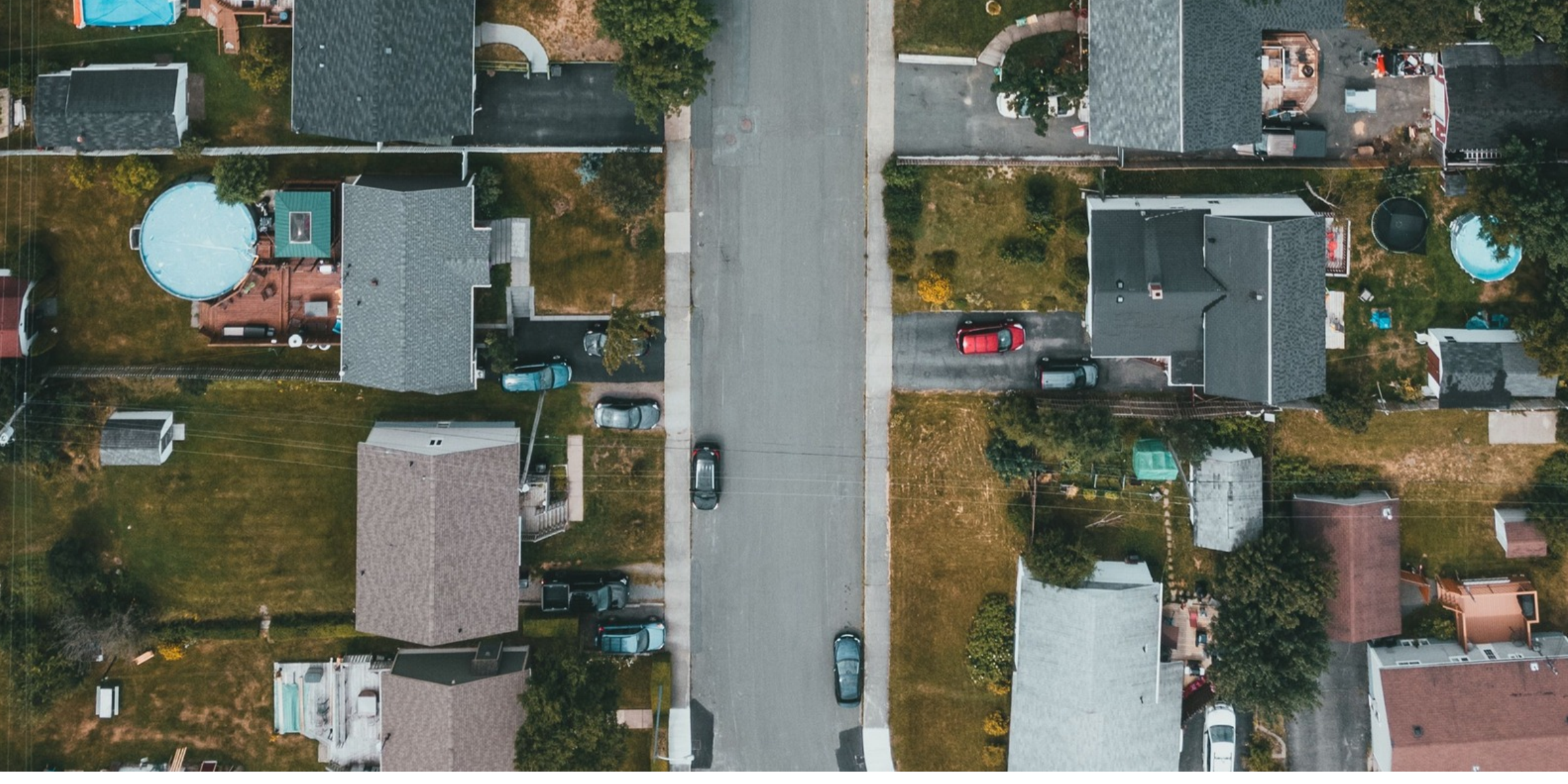Fotografía aérea de un barrio residencial | Fuente: Pexels