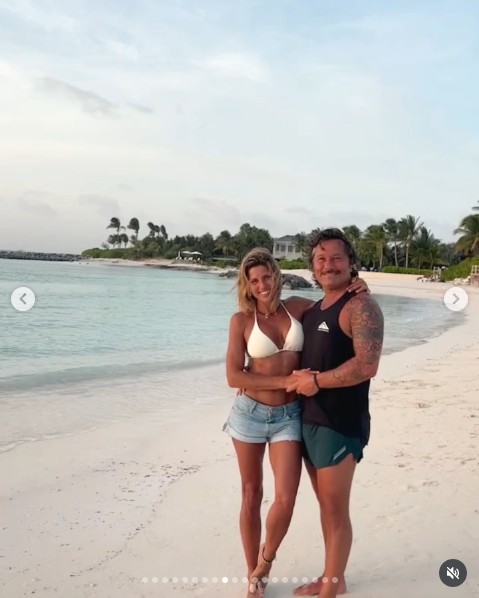 Diego Torres y su novia Martina Díaz Radonic disfrutando de sus vacaciones en la playa | Fuente: Instagram/diegotorresmusica