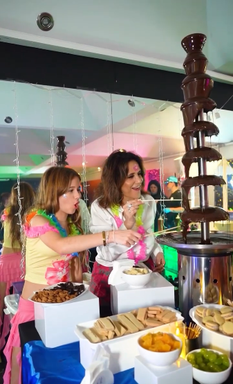 María Fernanda Callejón junto a su hija Giovanna durante su festejo de cumpleaños de 11 | Fuente: Instagram/fercallejon