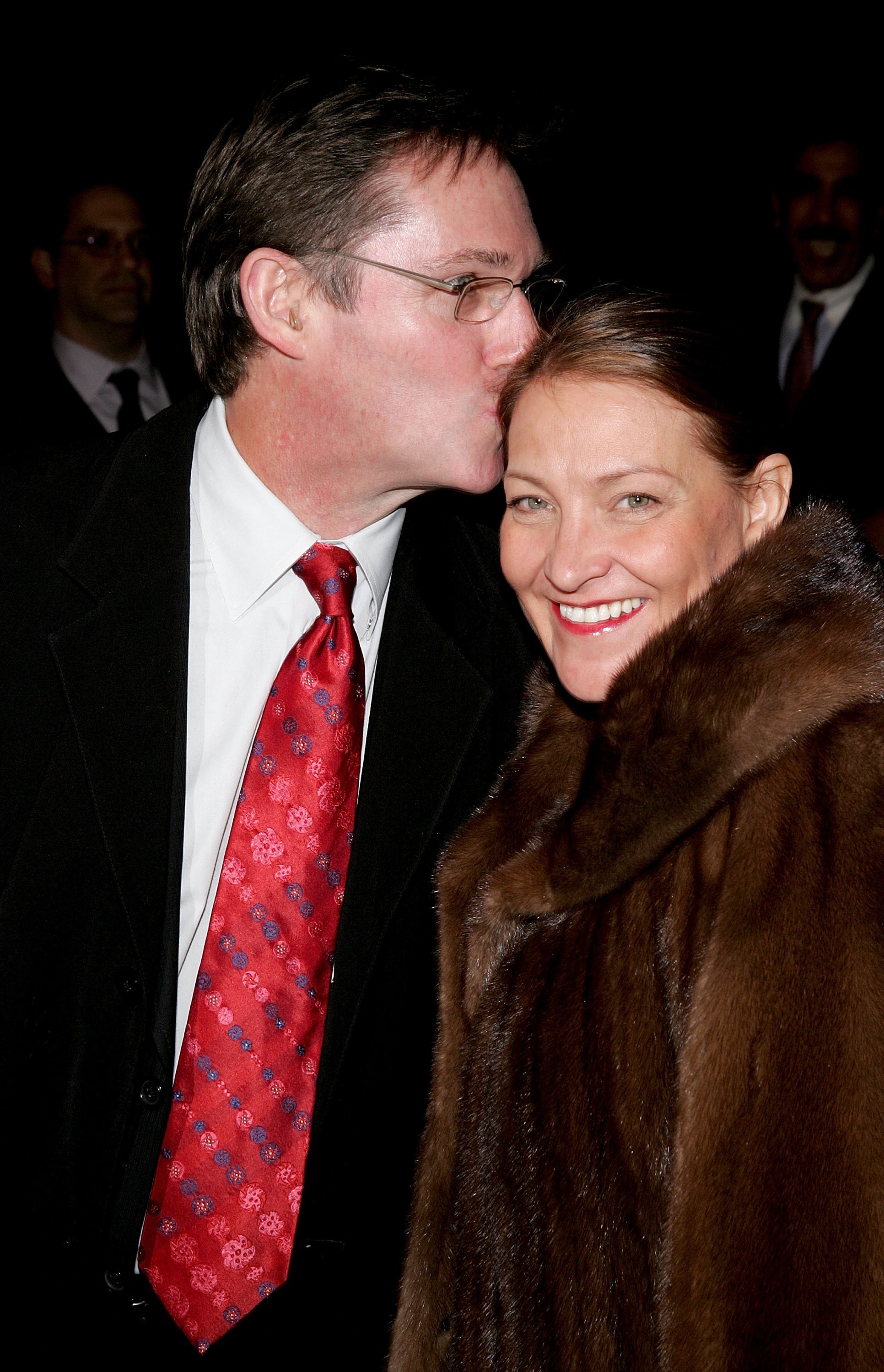 Richard Thomas y Georgiana Bischoff en el estreno de "Entertaining Mr. Sloane" el 16 de marzo de 2006, en Nueva York | Fuente: Getty Images