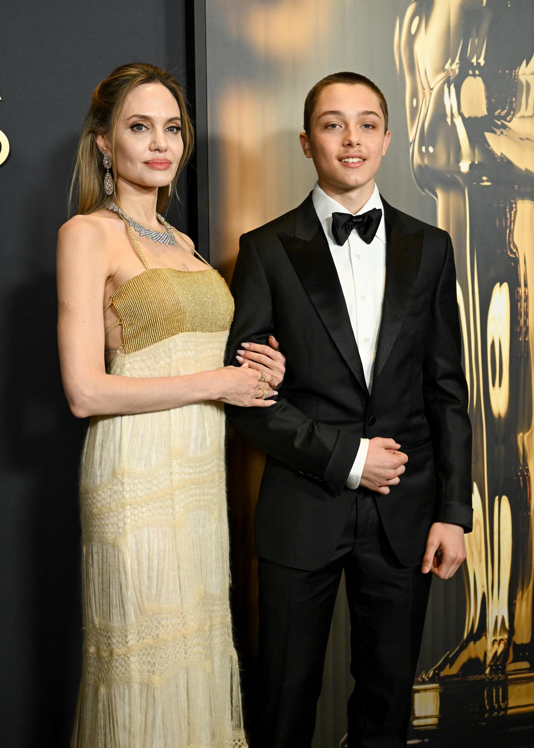 Angelina Jolie y Knox Jolie-Pitt | Fuente: Getty Images