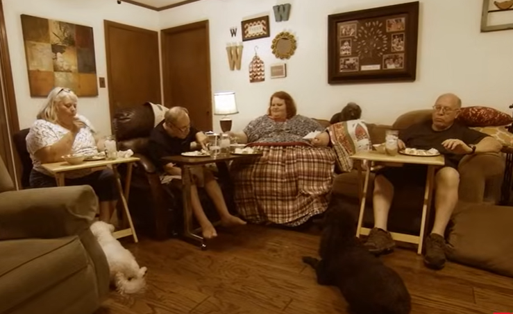 Nikki Webster y su familia durante un episodio de "My 600-Lb Life", de un vídeo del 30 de octubre de 2023 | Fuente: Youtube/@tlc