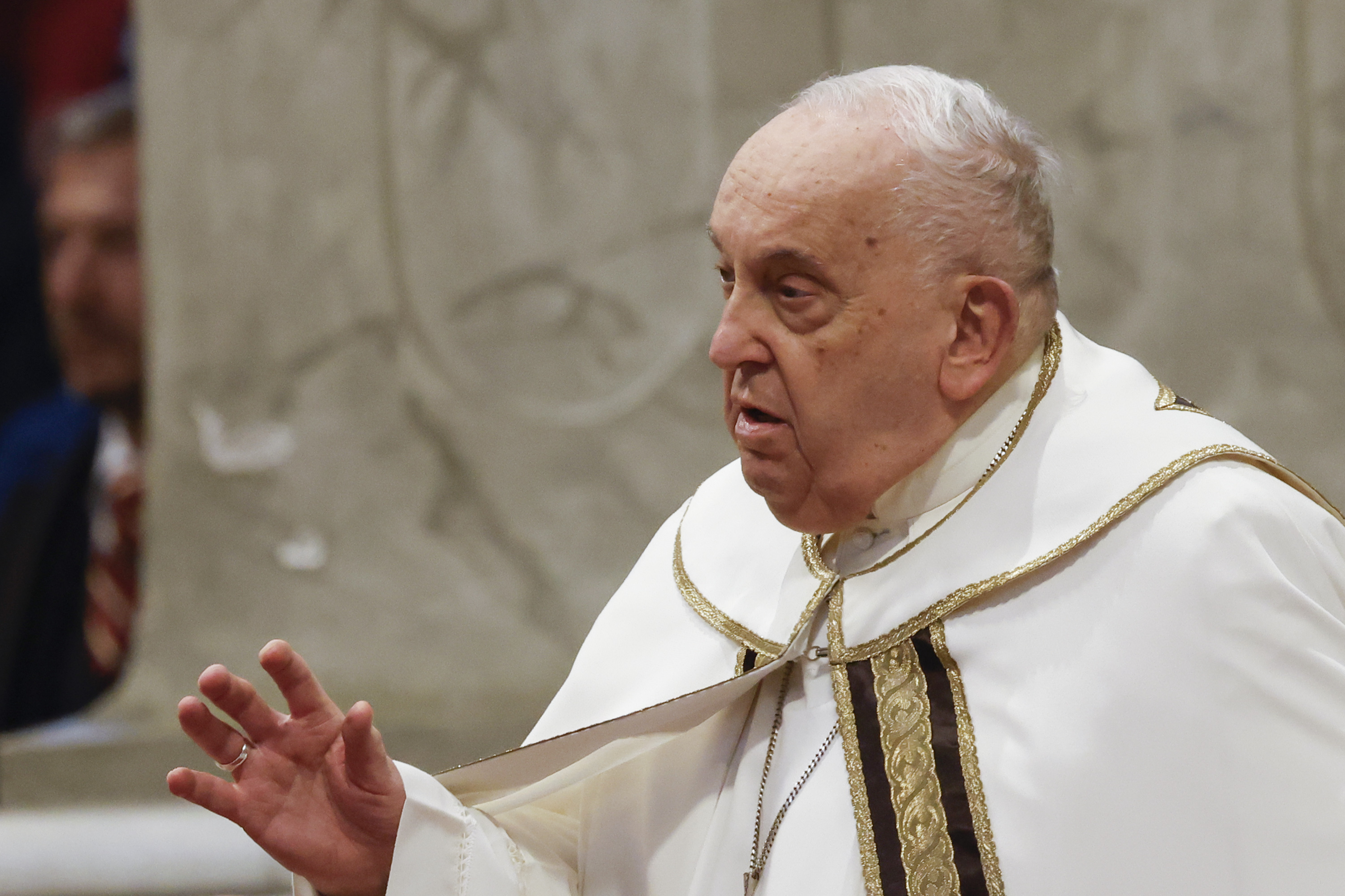 El Papa Francisco preside una misa por la Epifanía en la Basílica de San Pedro el 6 de enero de 2025, en la Ciudad del Vaticano. | Fuente: Getty Images