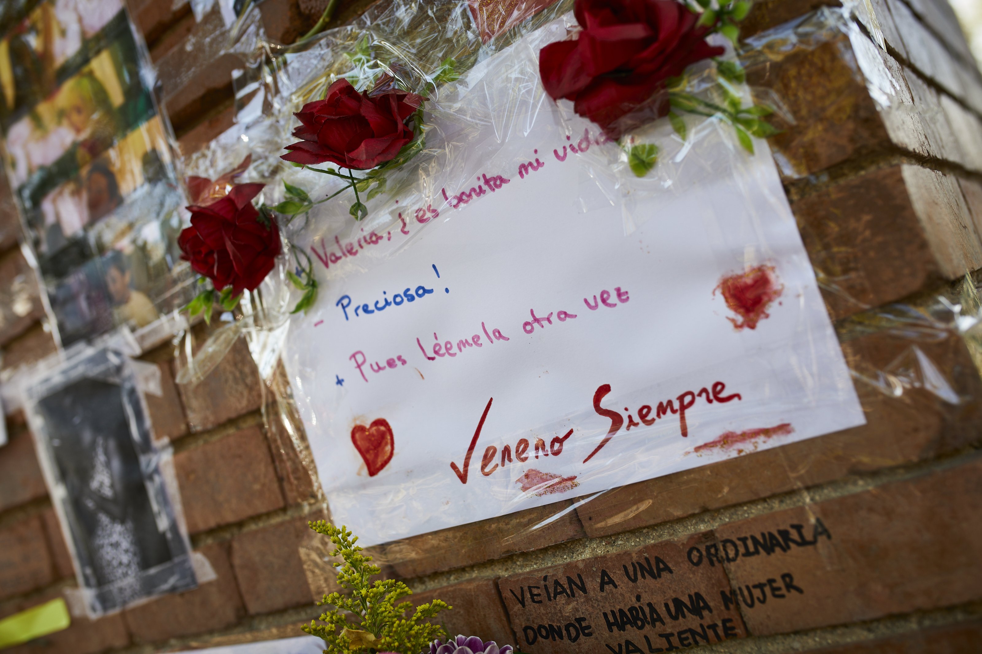 Mensajes de cariño y afecto en el tributo a "La Veneno" en Madrid. | Fuente: Getty Images