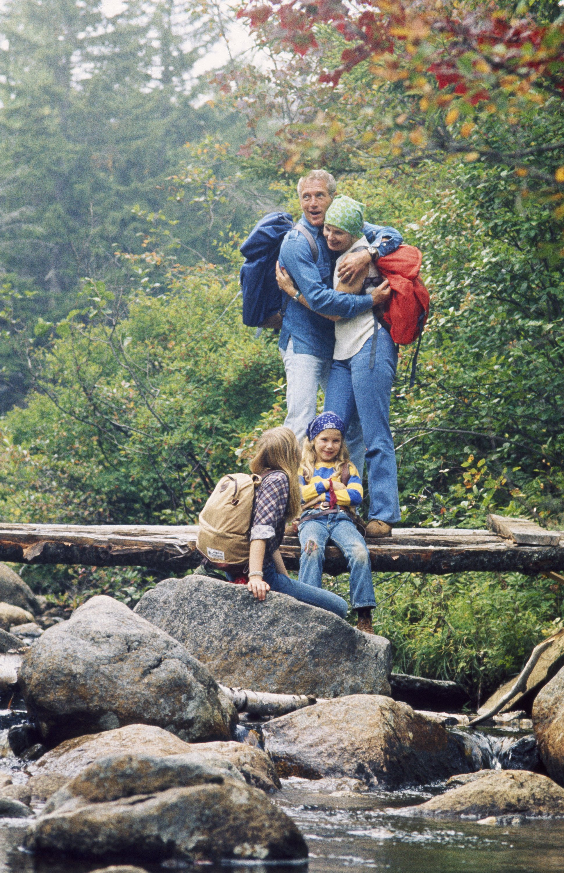 Paul Newman con su esposa Joanne Woodward y sus hijas Melissa y Claire "Clea" Newman en 1974 | Fuente: Getty Images