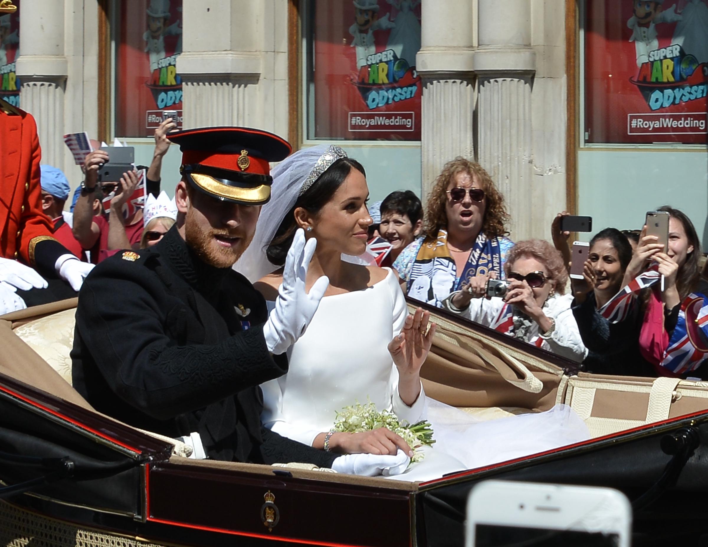 El príncipe Harry y Meghan Markle en el exterior de la catedral de San George el día de su boda en Windsor, Inglaterra, el 19 de mayo de 2018 | Fuente: Getty Images