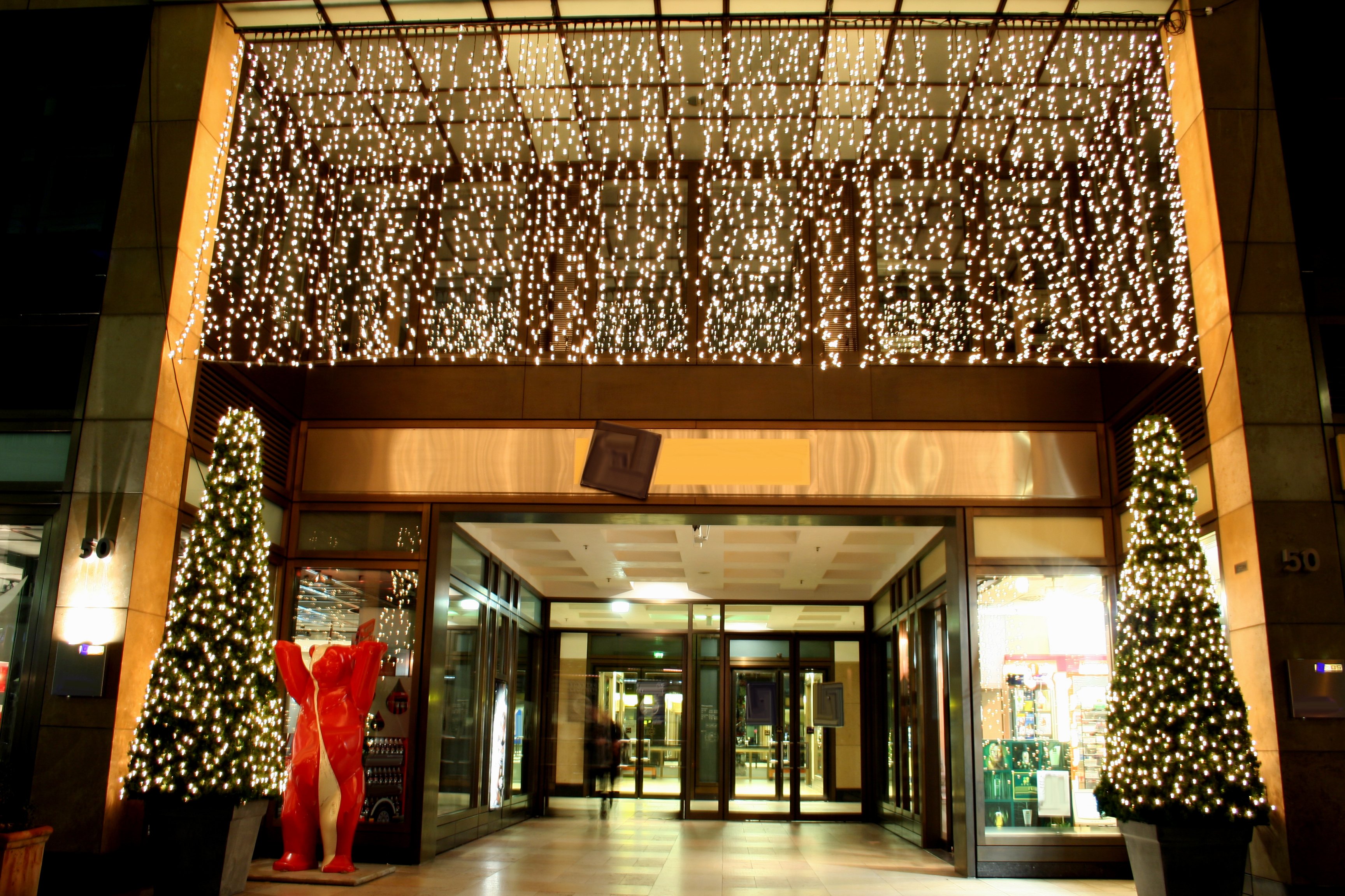 Centro comercial decorado para Navidad. | Foto: Shutterstock