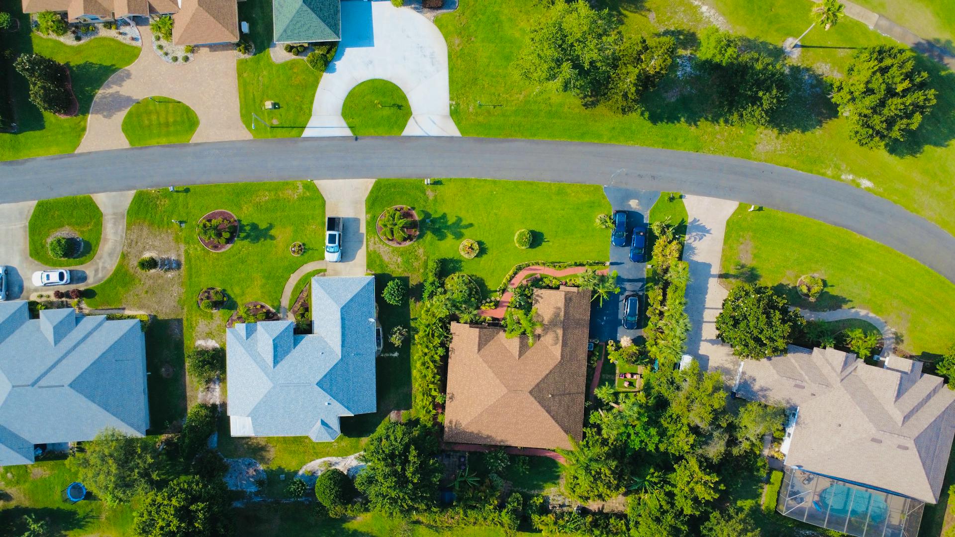 Una veduta aerea di un quartiere | Fonte: Pexels