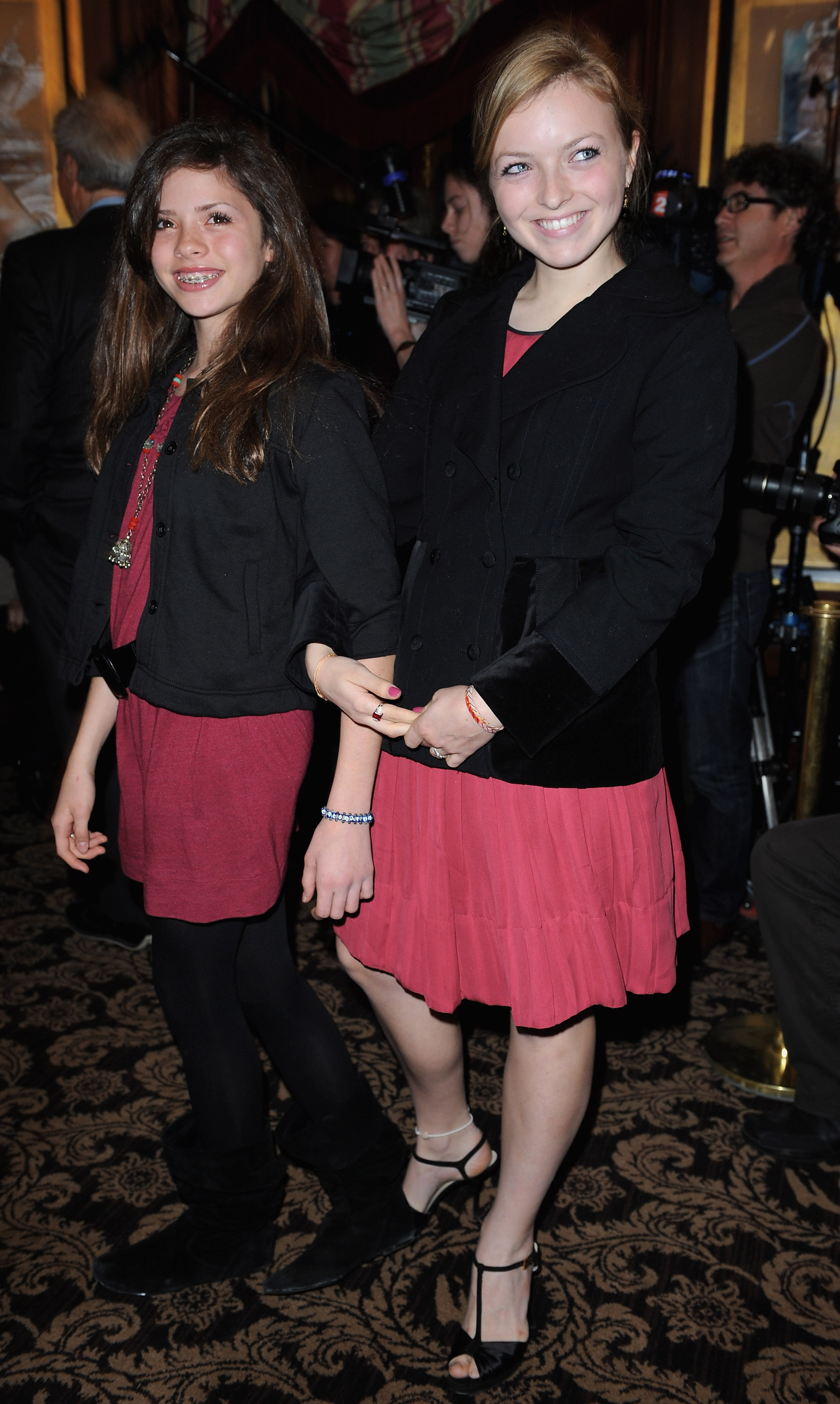 Morgan y Francesca Eastwood asisten a una ceremonia organizada por el cine de Cannes en el restaurante Fouquet's el 25 de febrero de 2009 en París, Francia. | Fuente: Getty Images