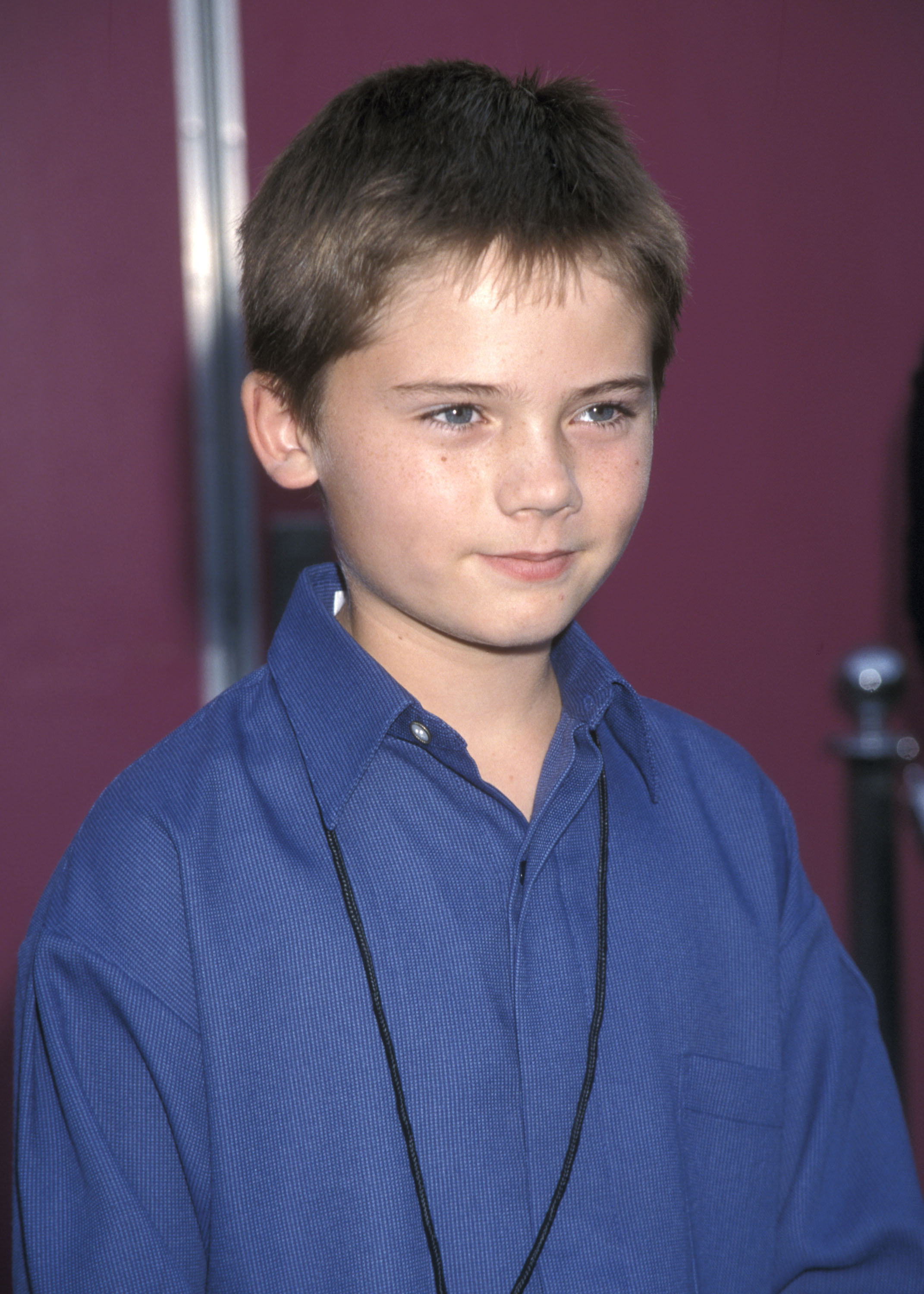 El actor Jake Lloyd el 7 de noviembre de 1999, en Universal City, California. | Foto: Getty Images