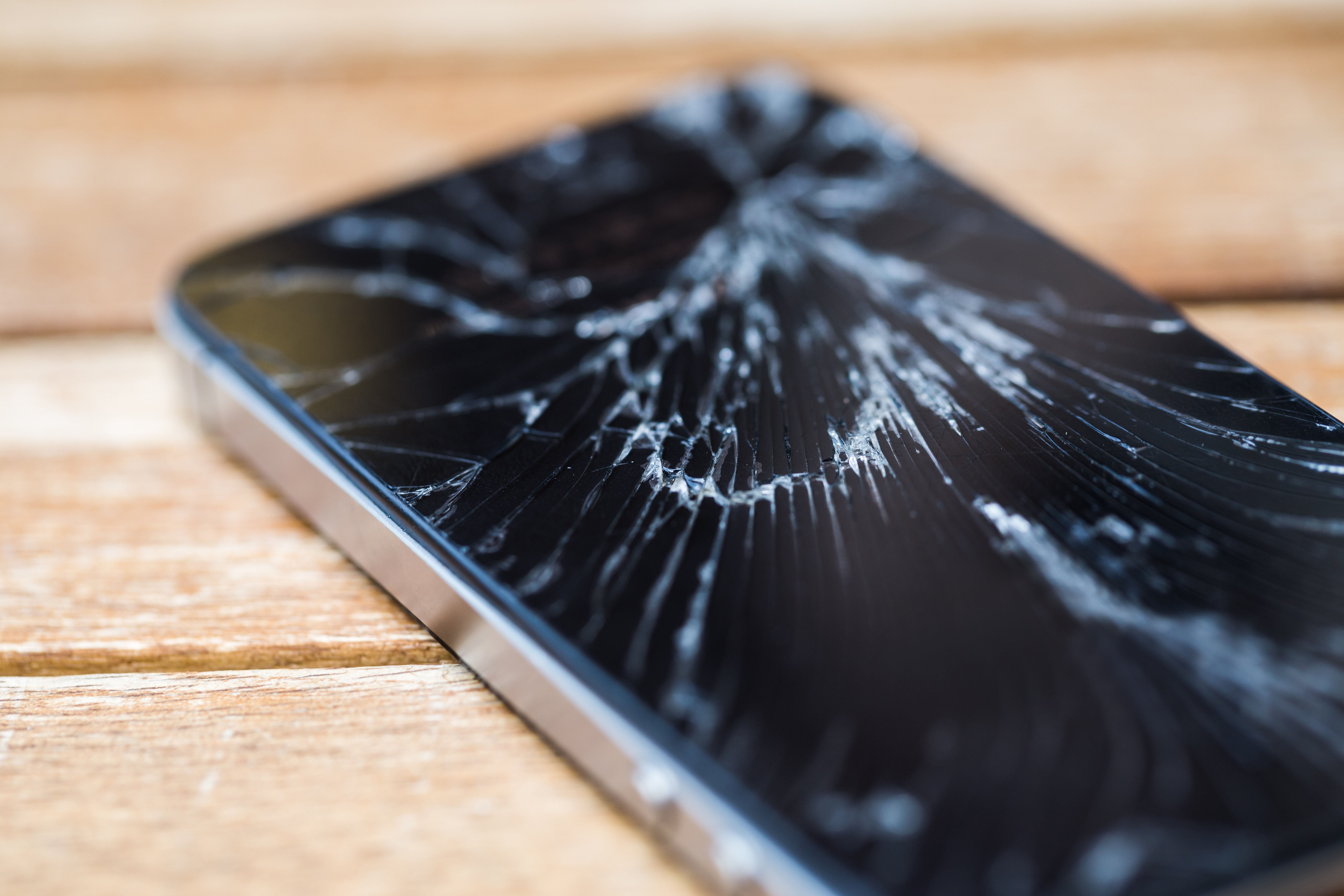 Teléfono inteligente roto. | Foto: Shutterstock