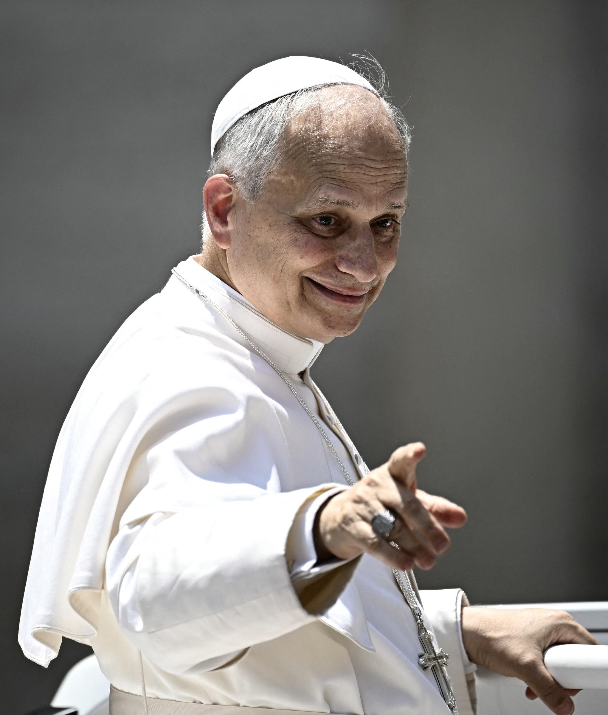 Leo ha cancelado todos los actos públicos hasta el 20 de octubre. Un portavoz del Vaticano dijo el domingo que necesitará más o menos una semana para recuperarse de la operación. | Fuente: Getty Images