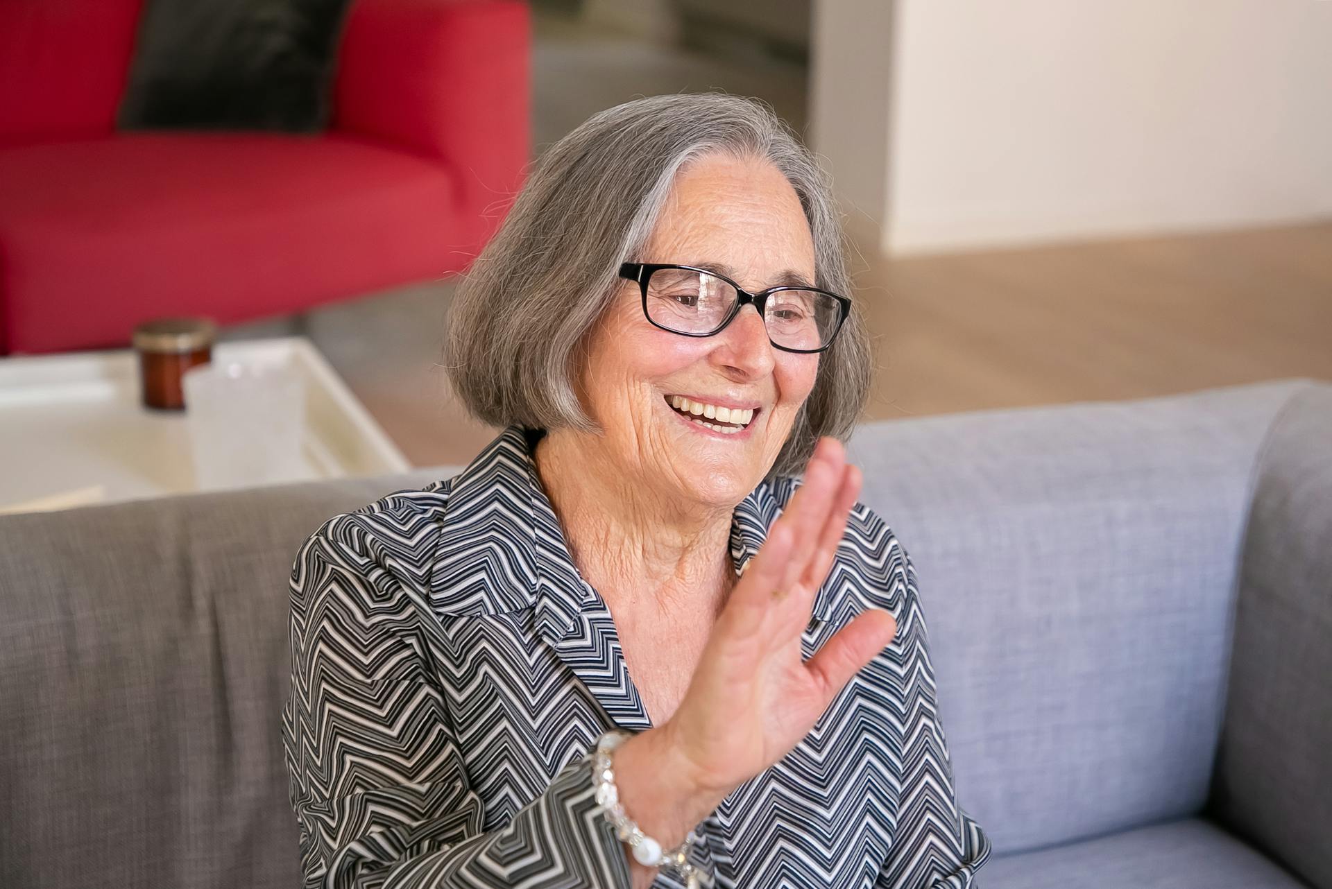 Una abuela sonriente | Fuente: Pexels