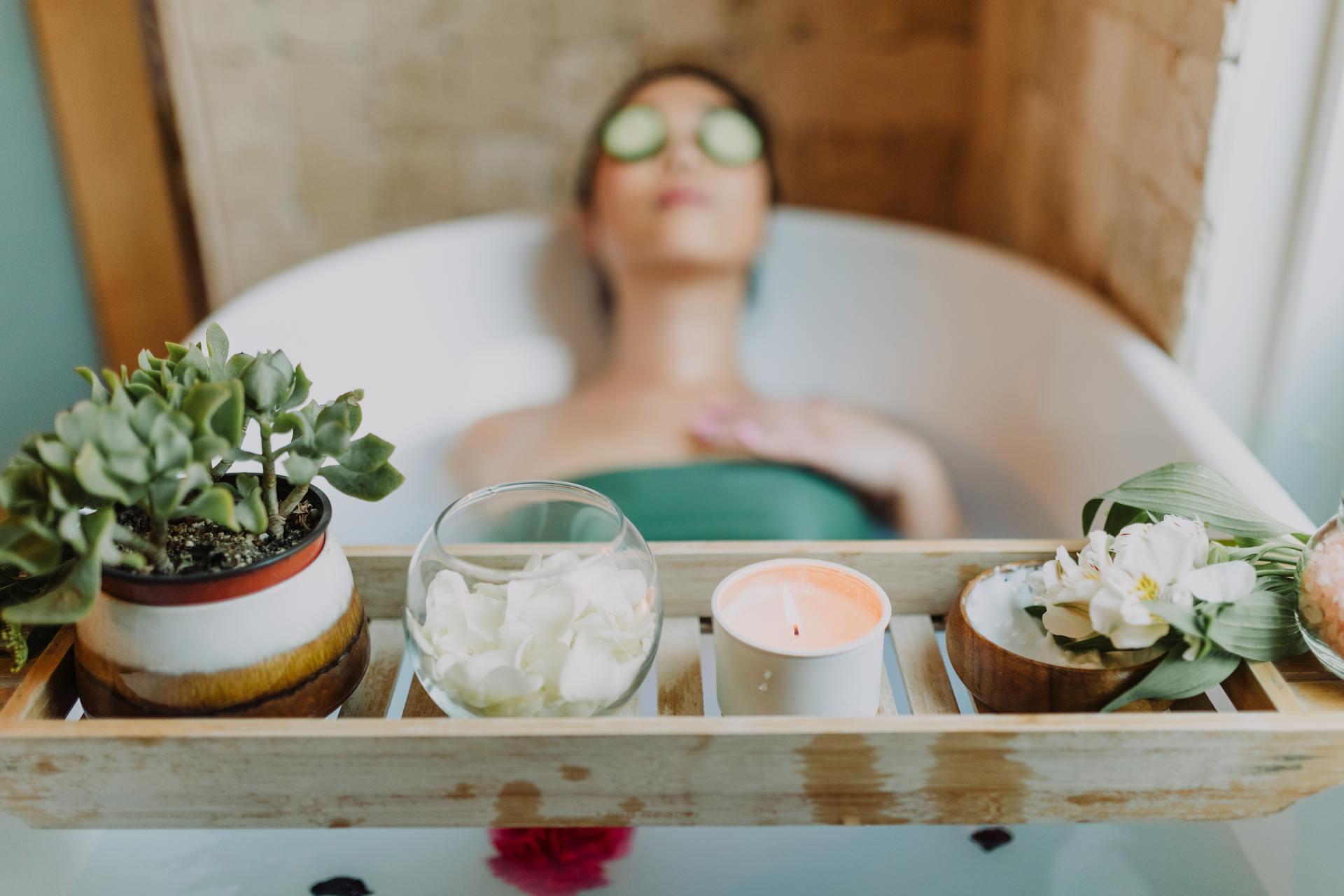 Una mujer recibiendo un tratamiento de spa | Fuente: Pexels