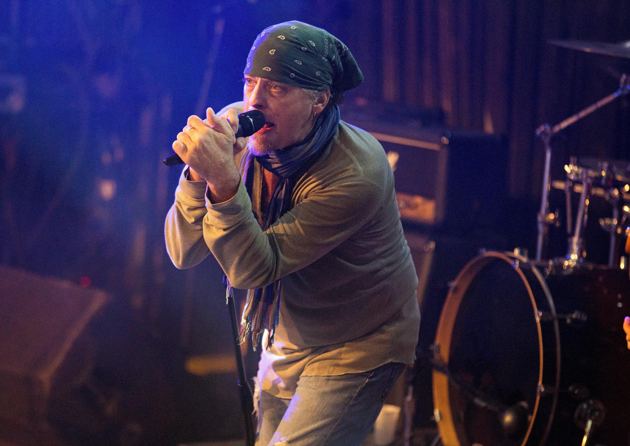 Leif Garrett actuando en The Vogue el 25 de julio de 2015, en Indianápolis, Indiana. | Fuente: Getty Images