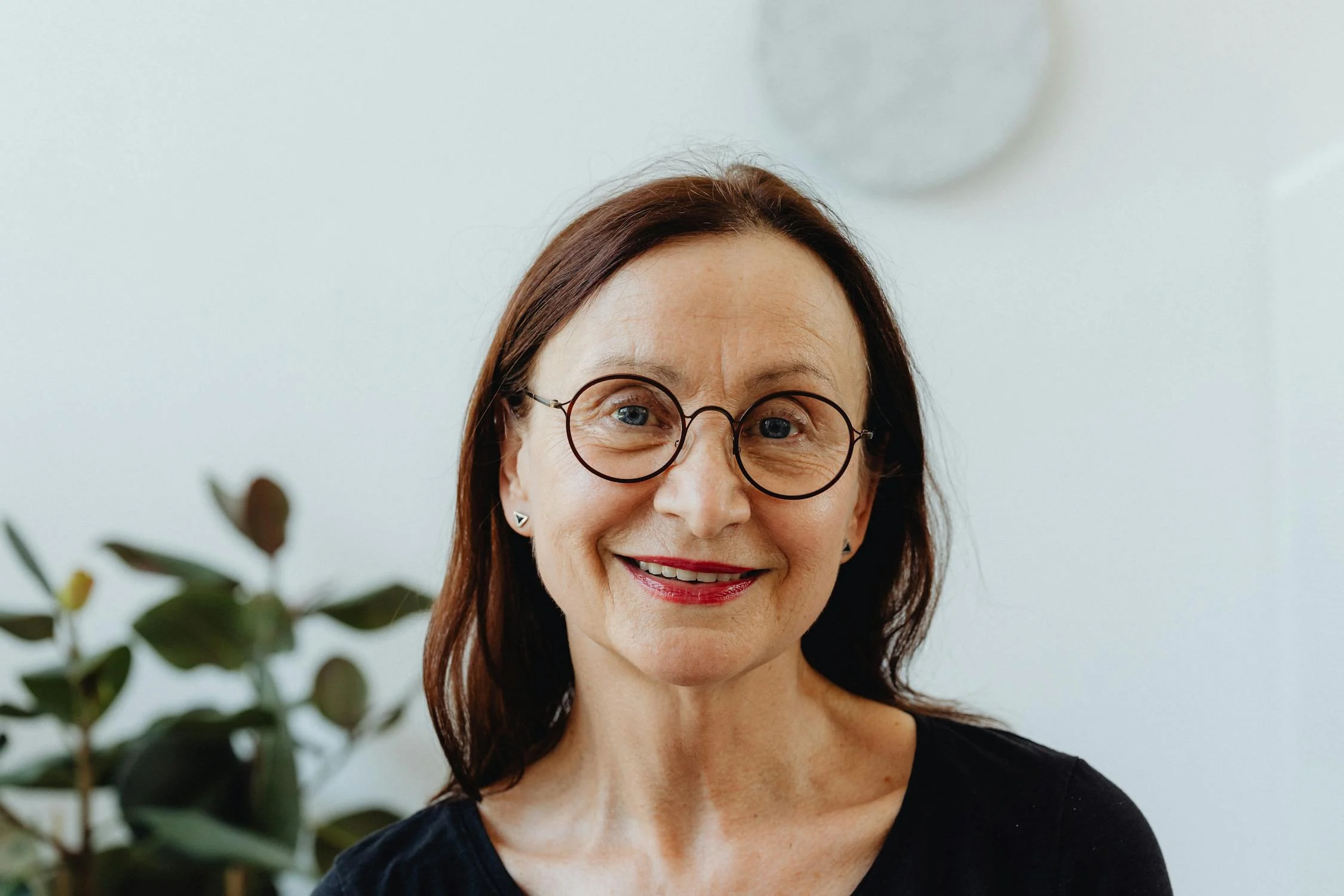 Una mujer sonriente | Fuente: Pexels