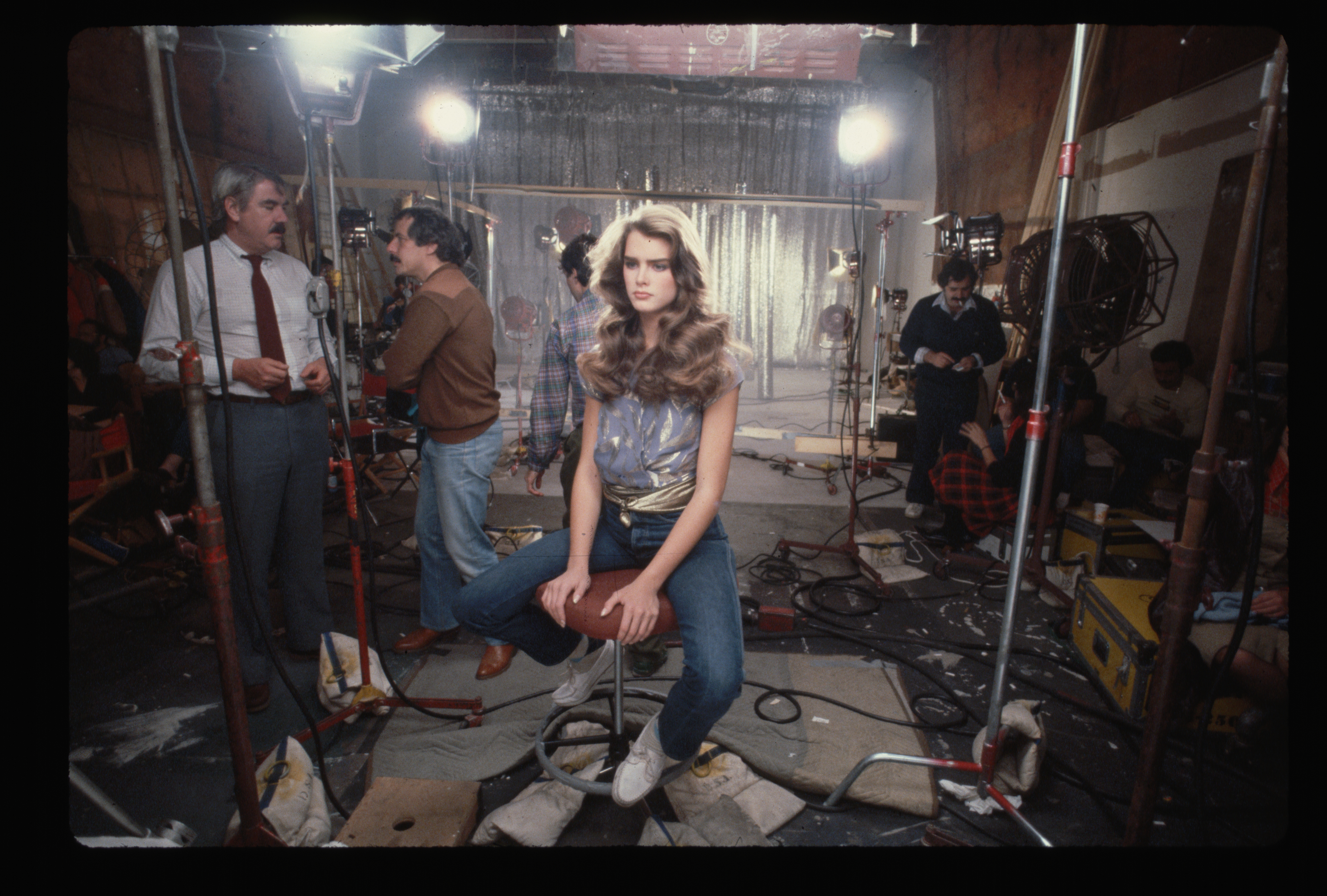 Brooke Shields durante el rodaje de un anuncio de televisión para un champú | Foto: Getty Images
