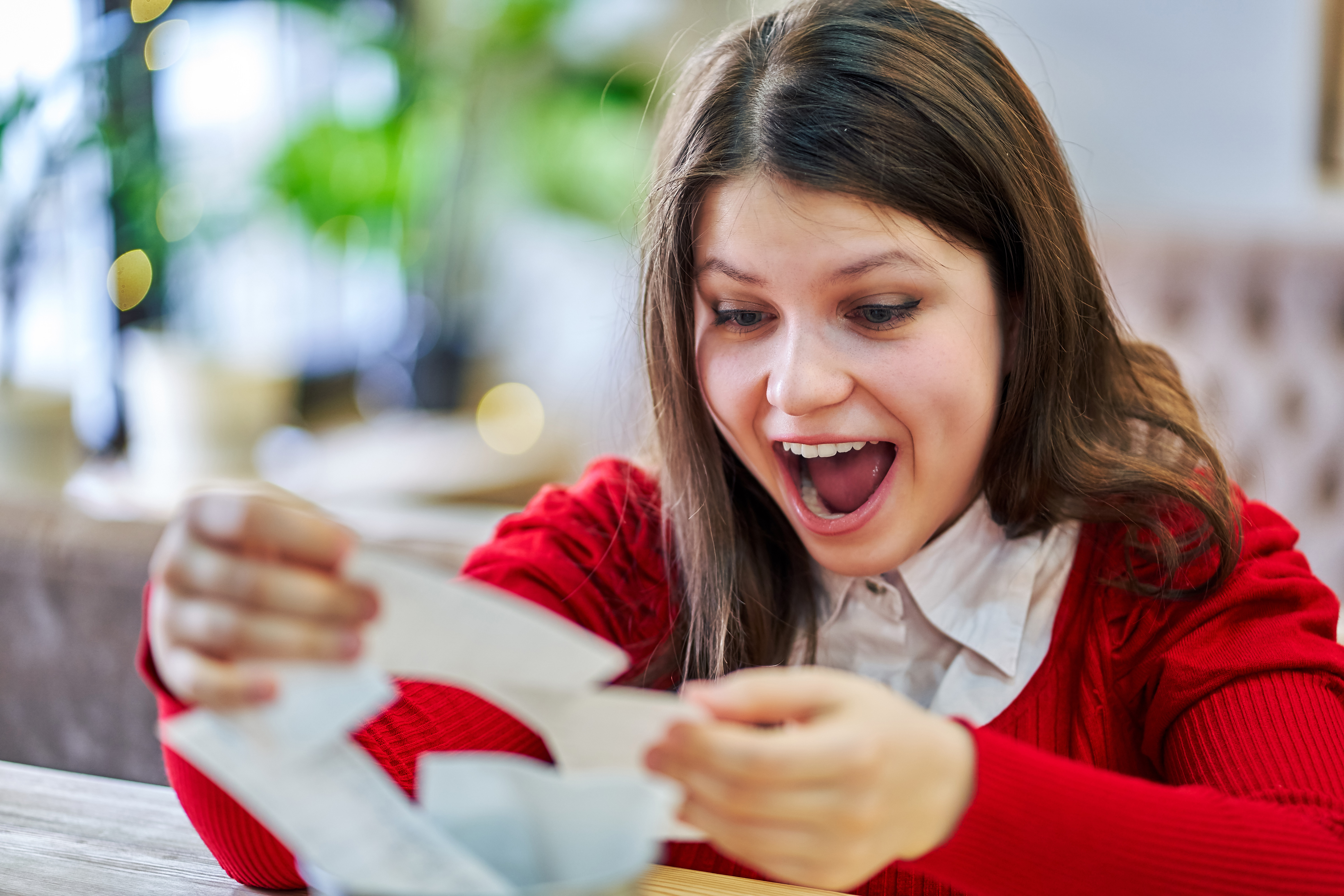 Una joven emocionada | Foto: Shutterstock