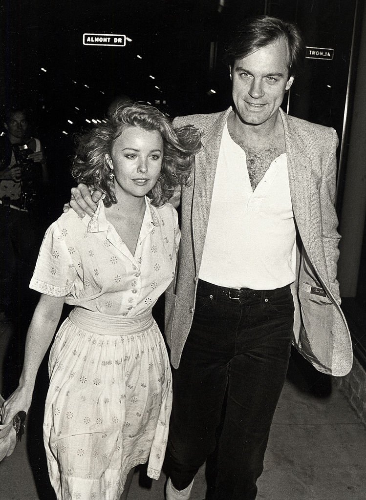 Stephen Collins y Faye Grant en 1984 en Beverly Hills. | Foto: Getty Images