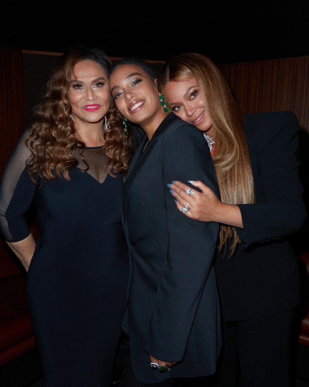 Tina, Solange y Beyonce Knowles, de un post fechado el 30 de septiembre de 2022 | Fuente: Instagram/solangeknowles/