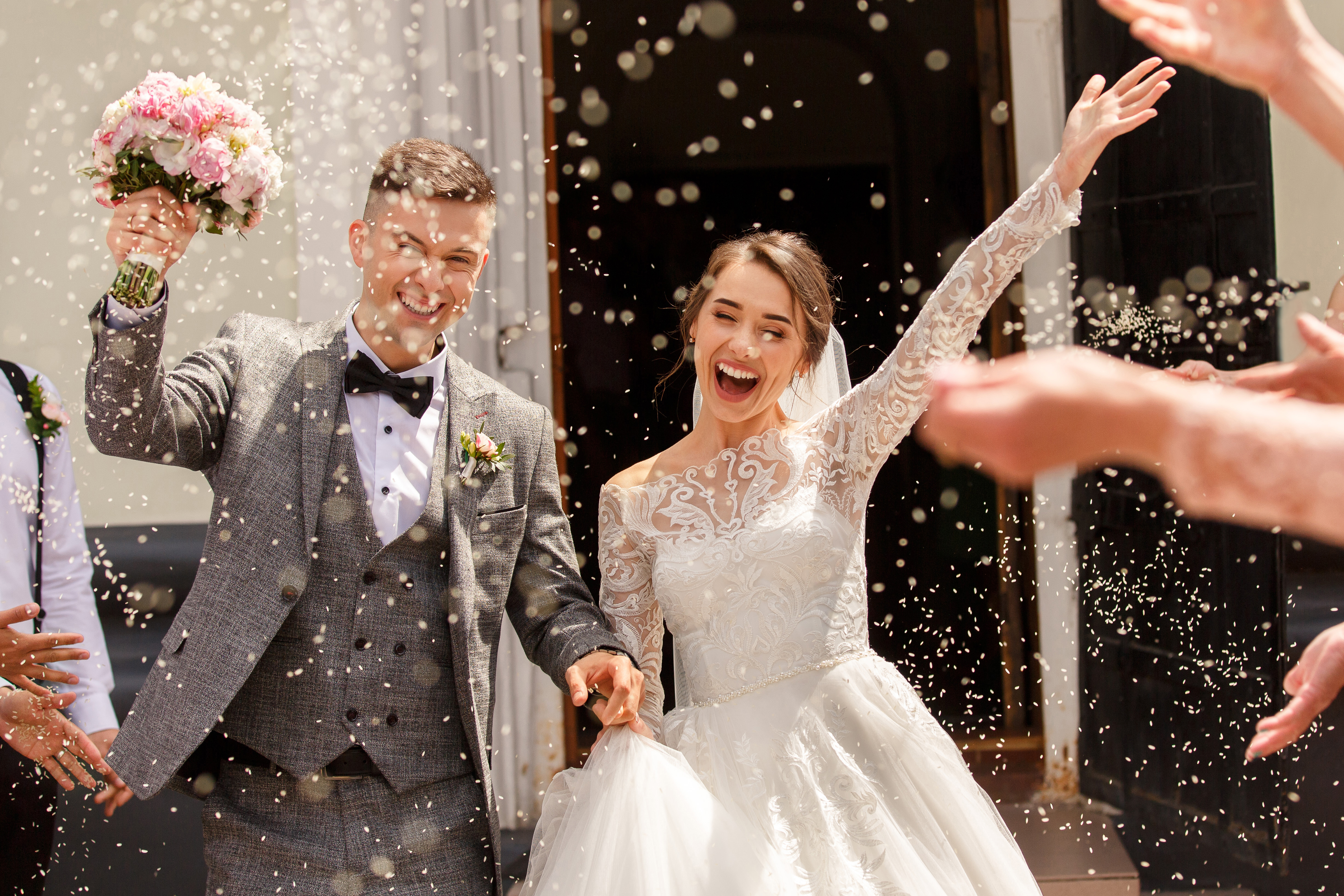 Novios en su boda | Foto: Shutterstock
